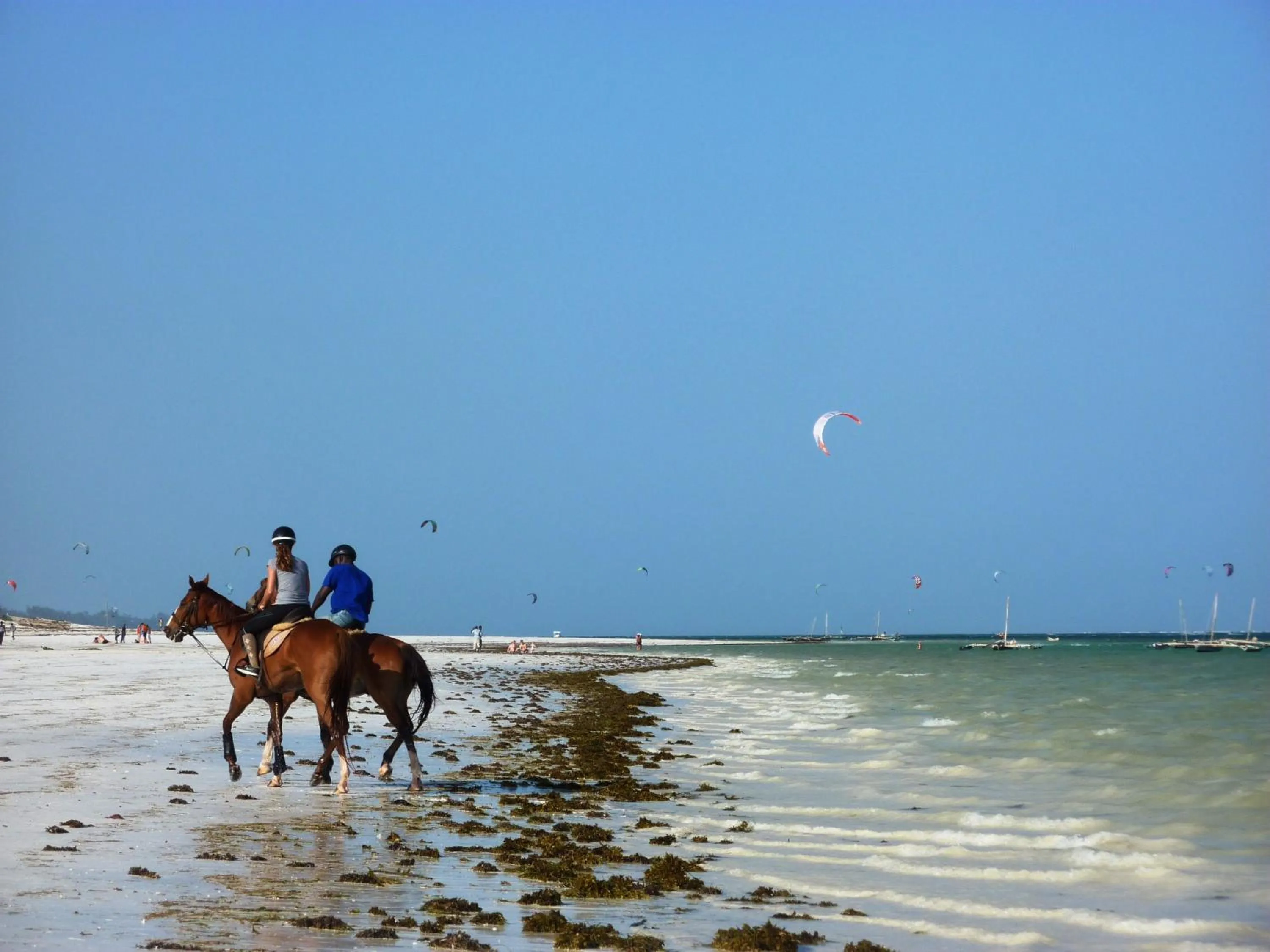Horse-riding in Lantana Galu Beach