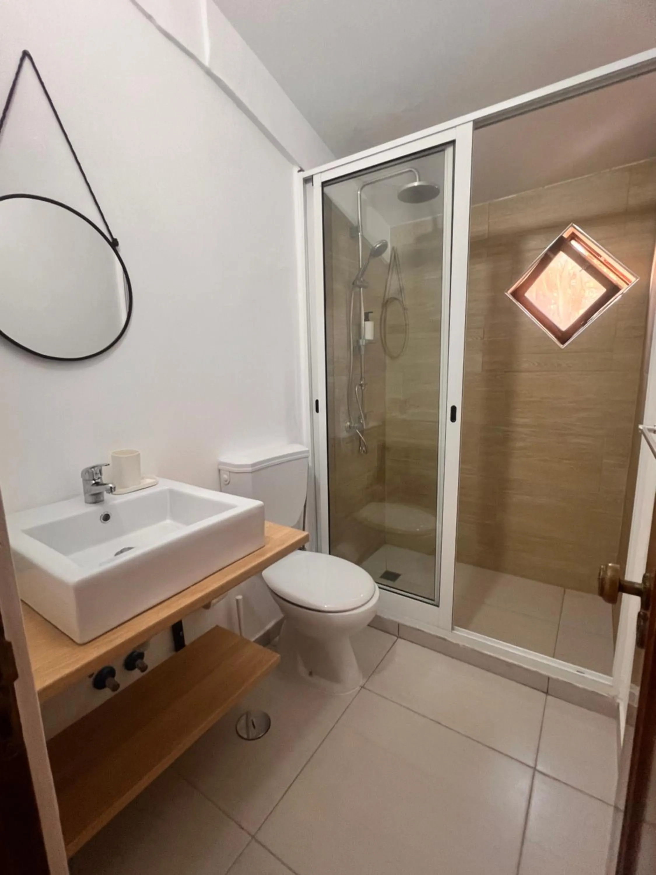 Shower in Bed and breakfast Residencial Maravilha