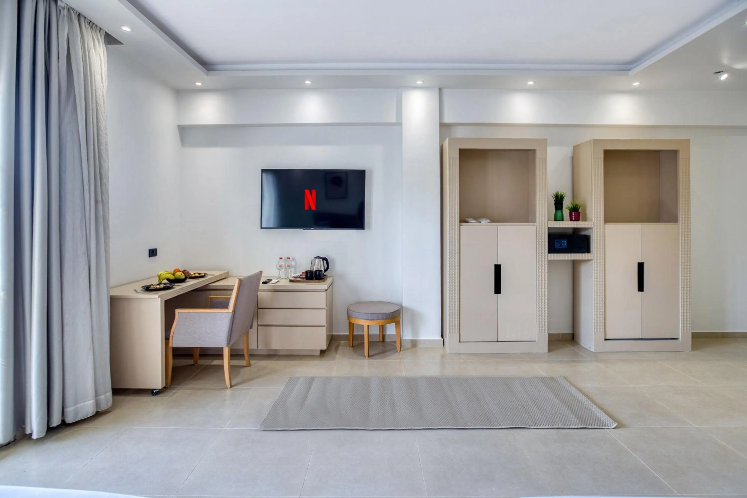 TV and multimedia in Seven Stays Zayed