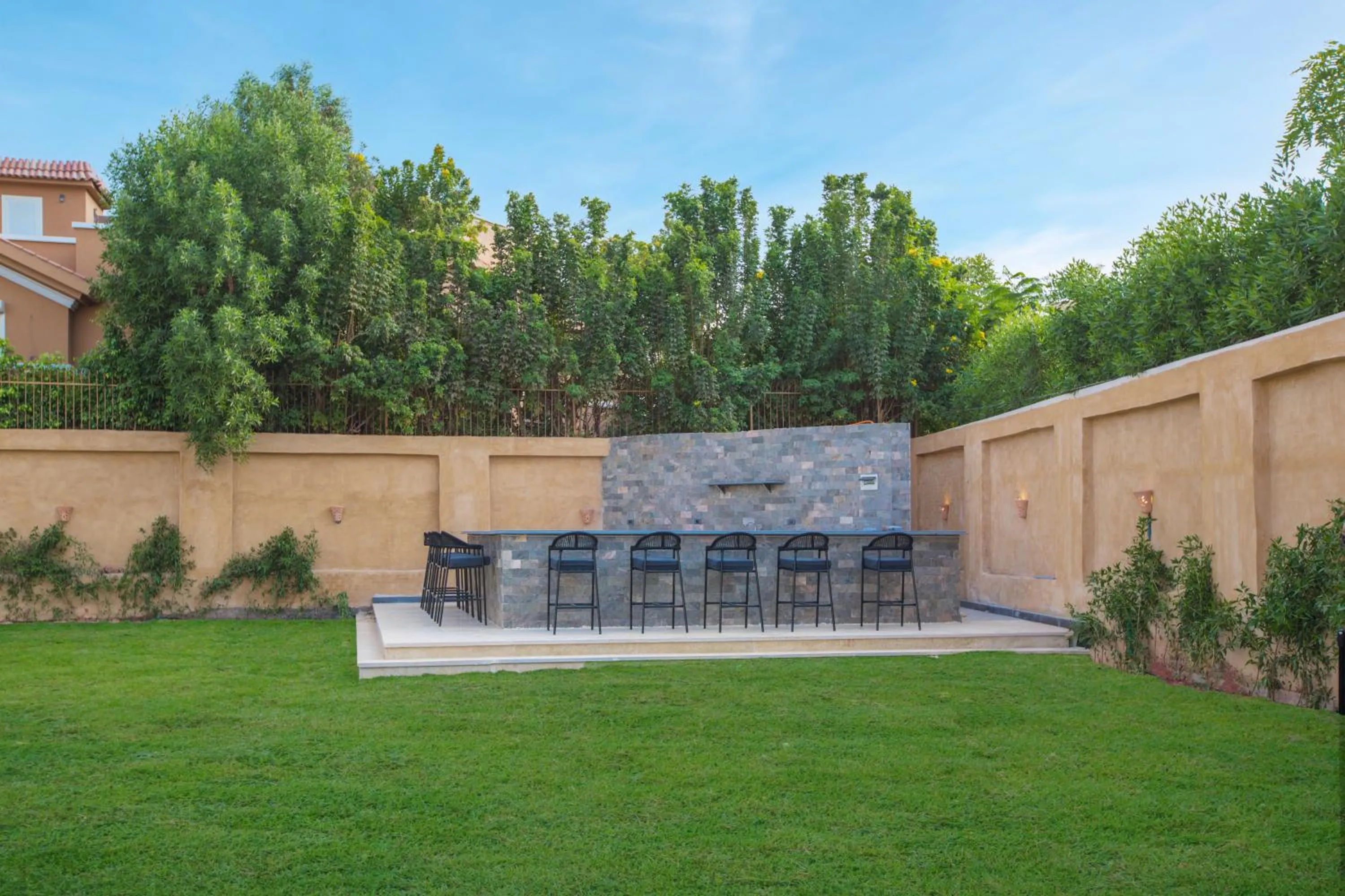 Restaurant/places to eat in Seven Stays Zayed