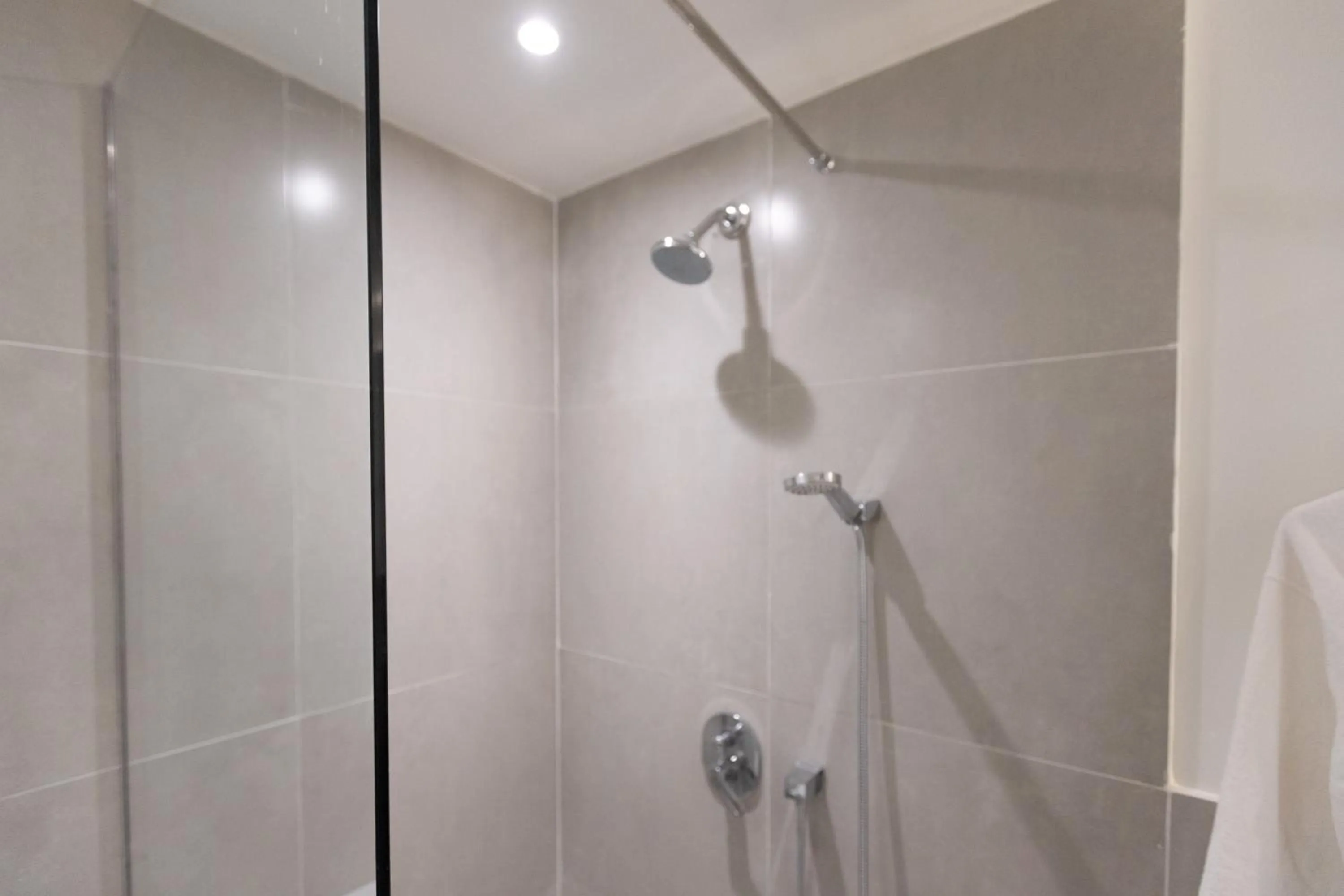 Shower in Seven Stays Zayed