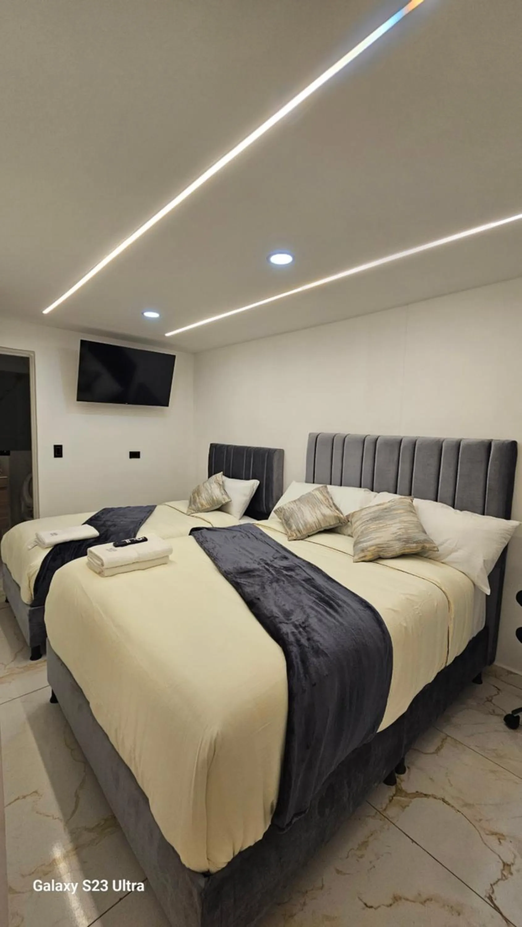 Bed in Hotel West Inn