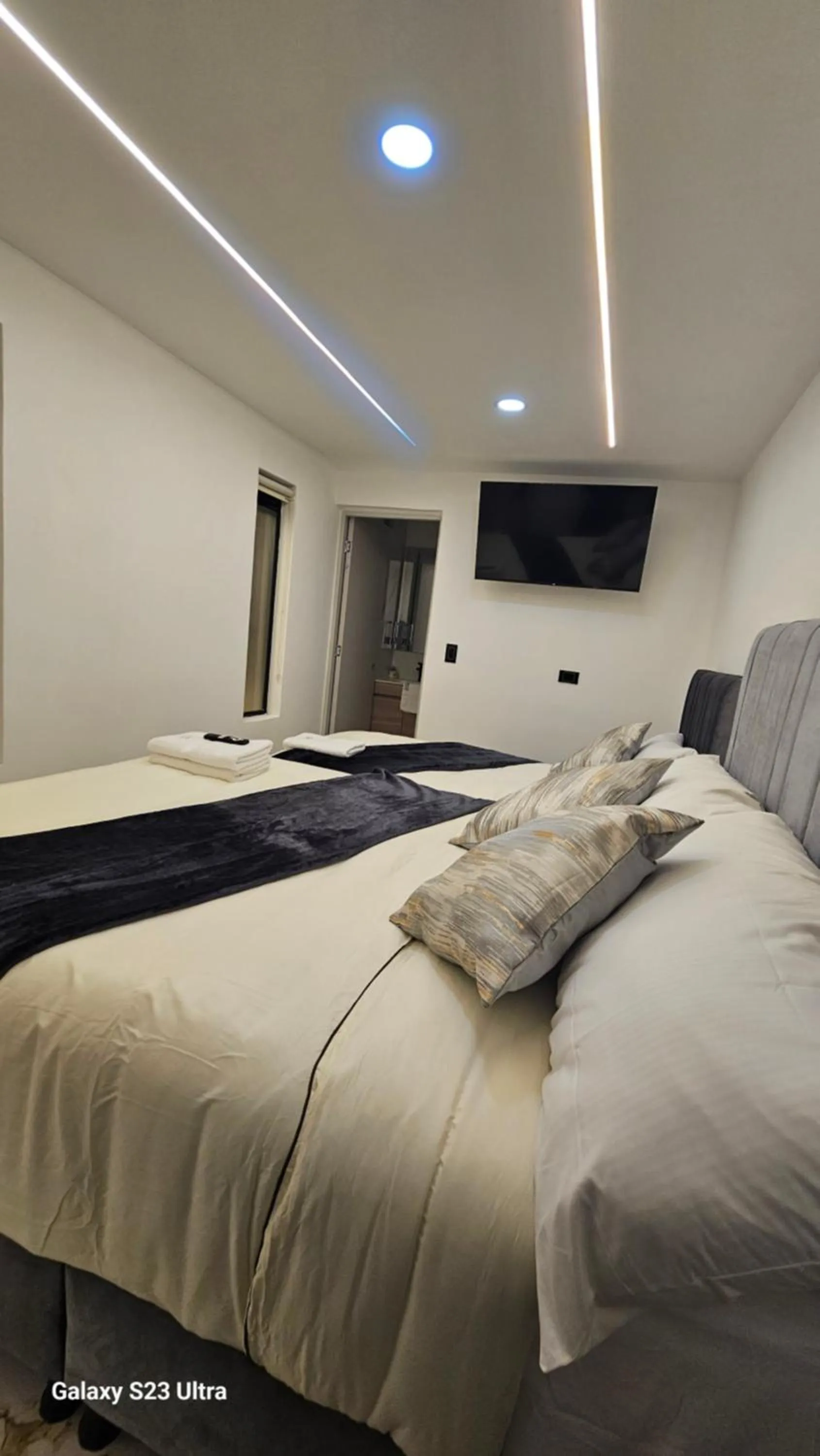 Bed in Hotel West Inn