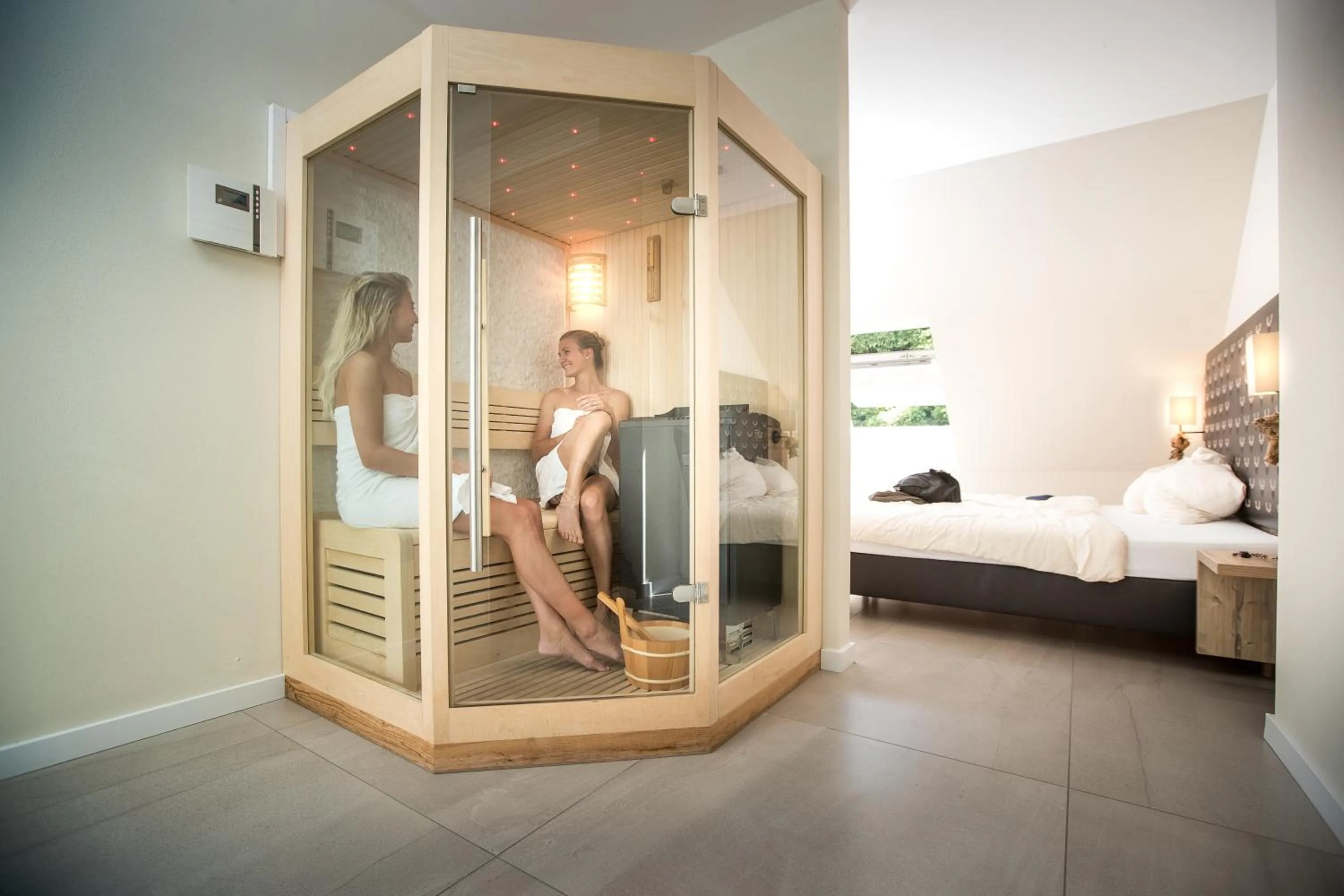 Sauna, Bed in Landhotel Weihermühle