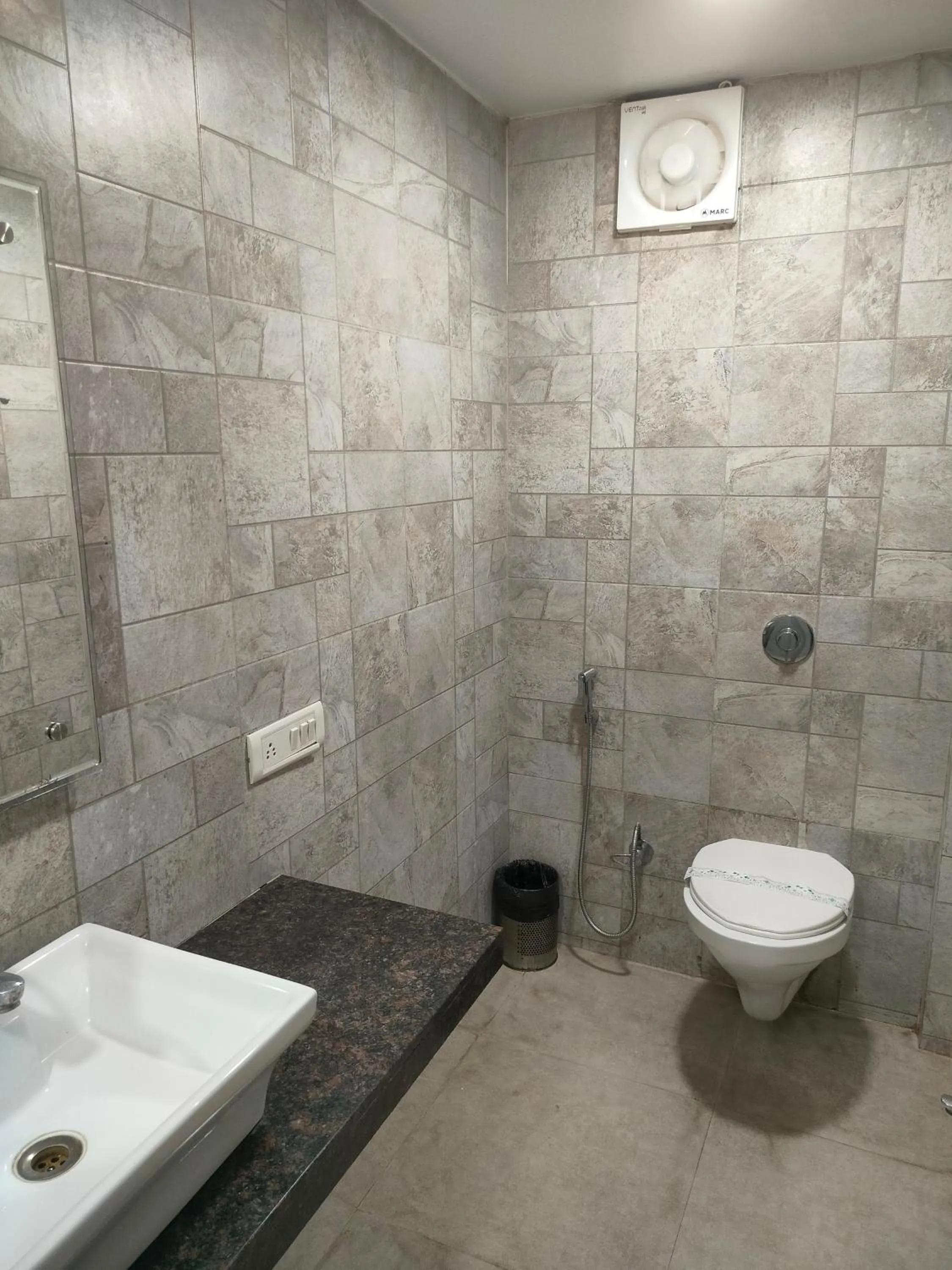 Toilet in Royal Guest House