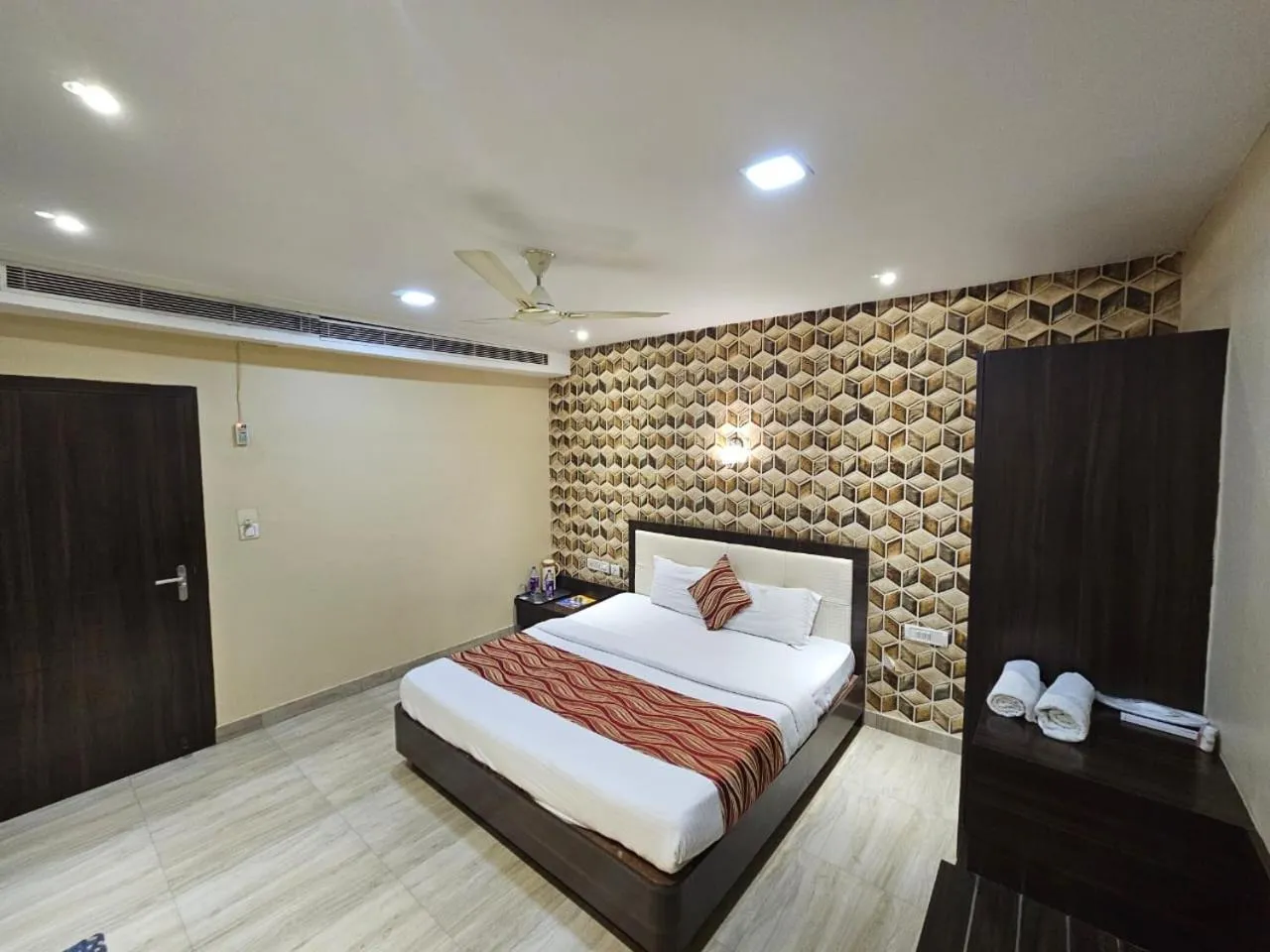 Photo of the whole room, Bed in Royal Guest House