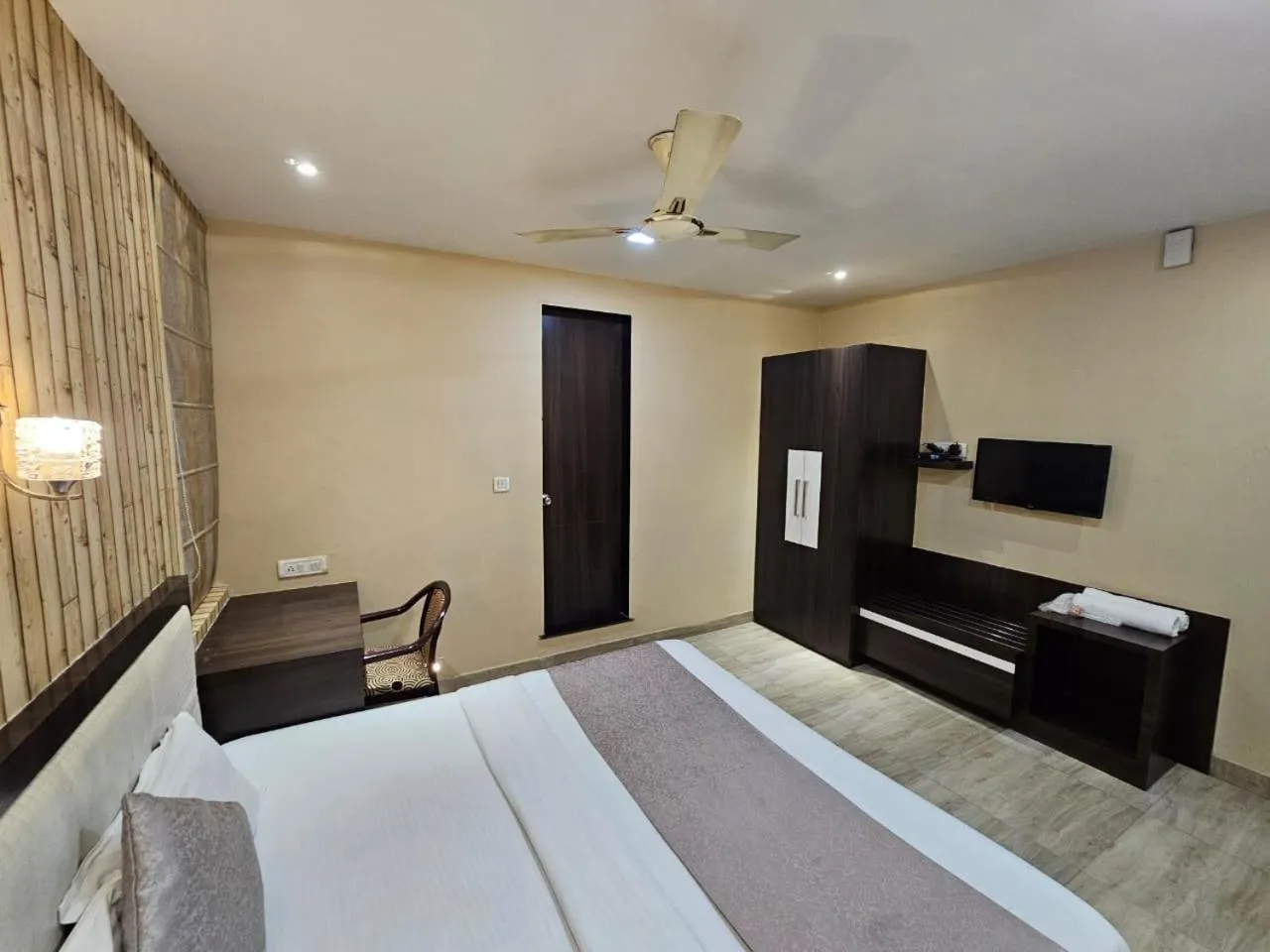 Photo of the whole room, Bed in Royal Guest House