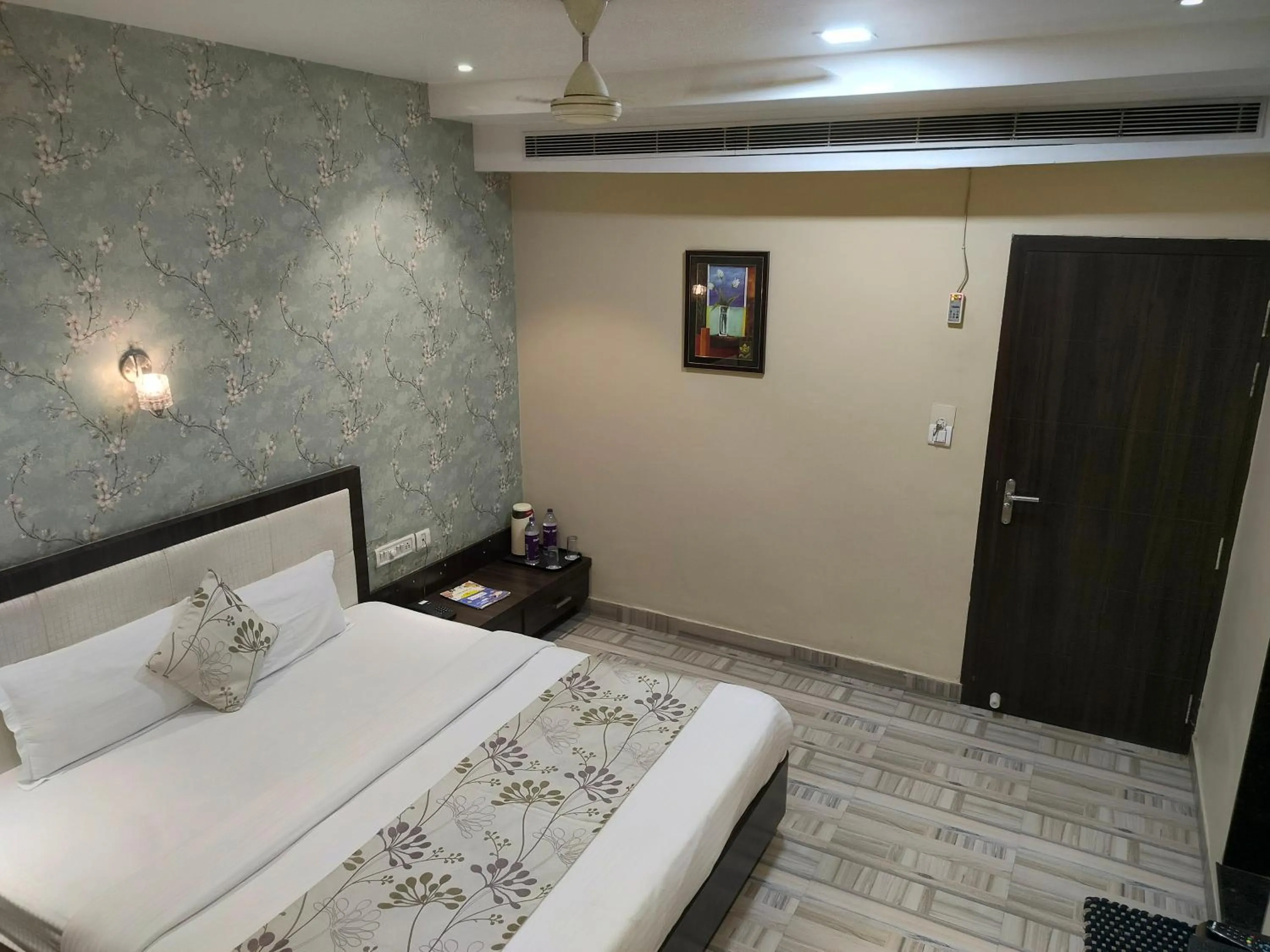 Photo of the whole room, Bed in Royal Guest House