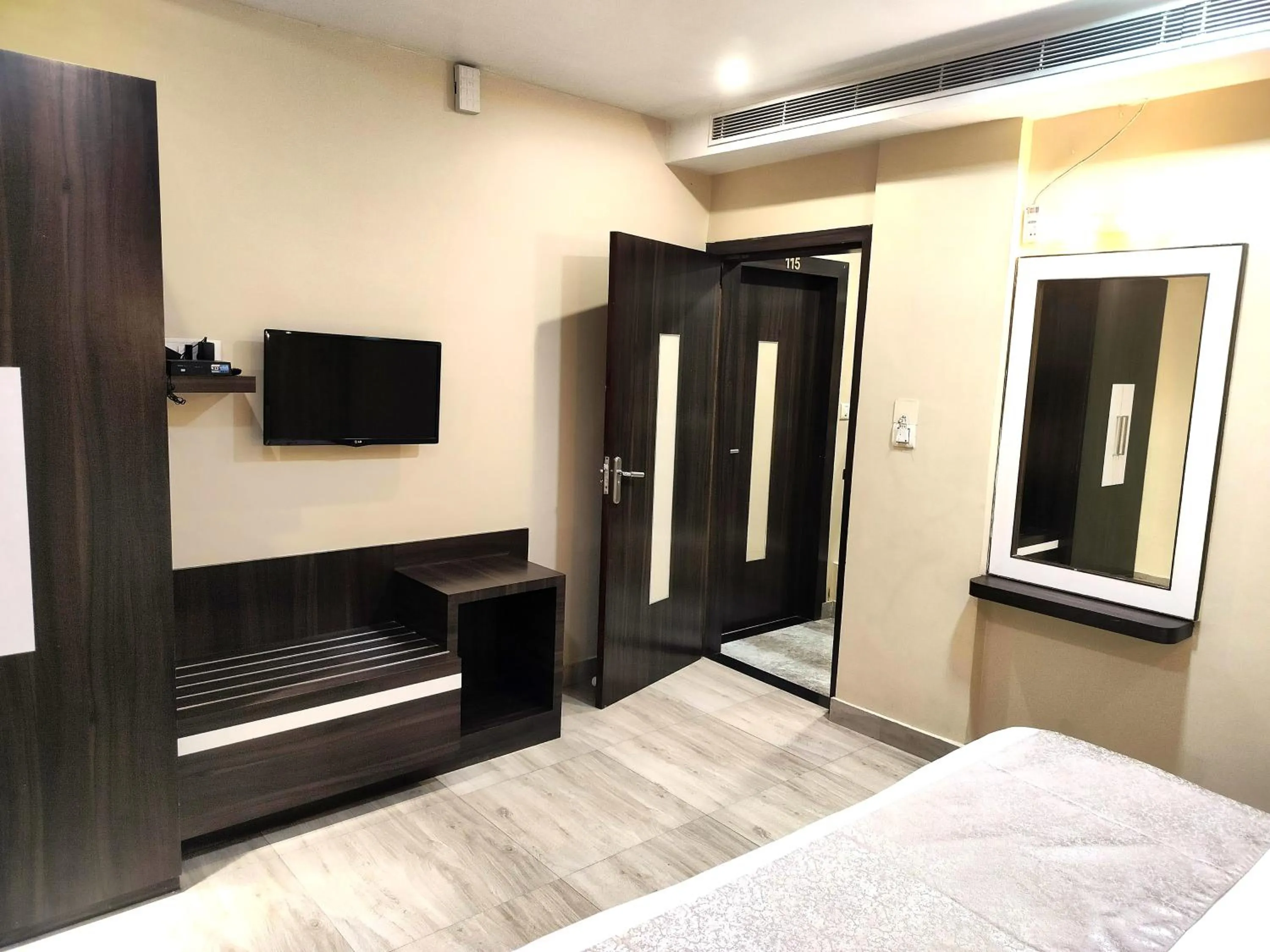 TV and multimedia, Bed in Royal Guest House