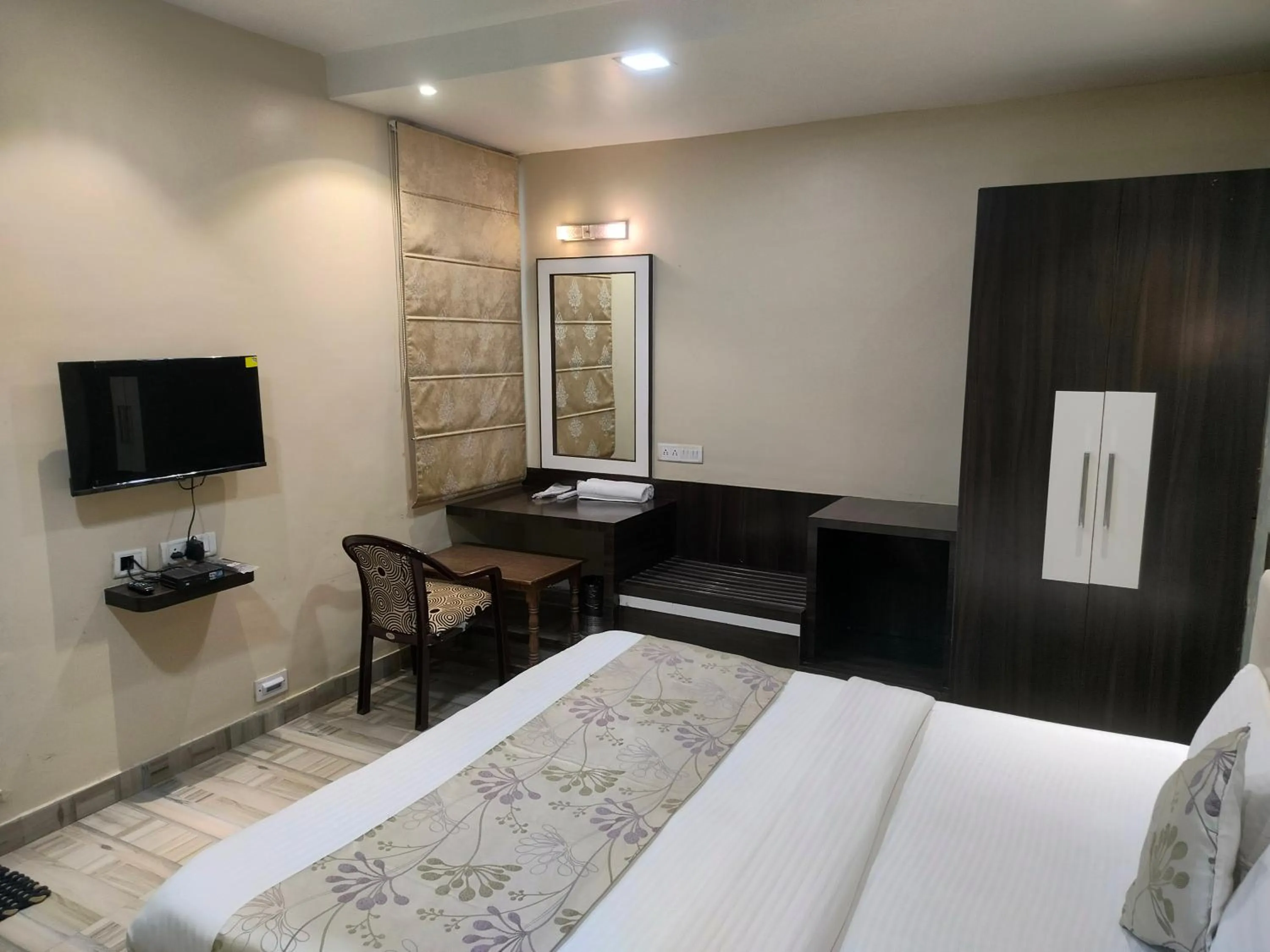 Bed in Royal Guest House