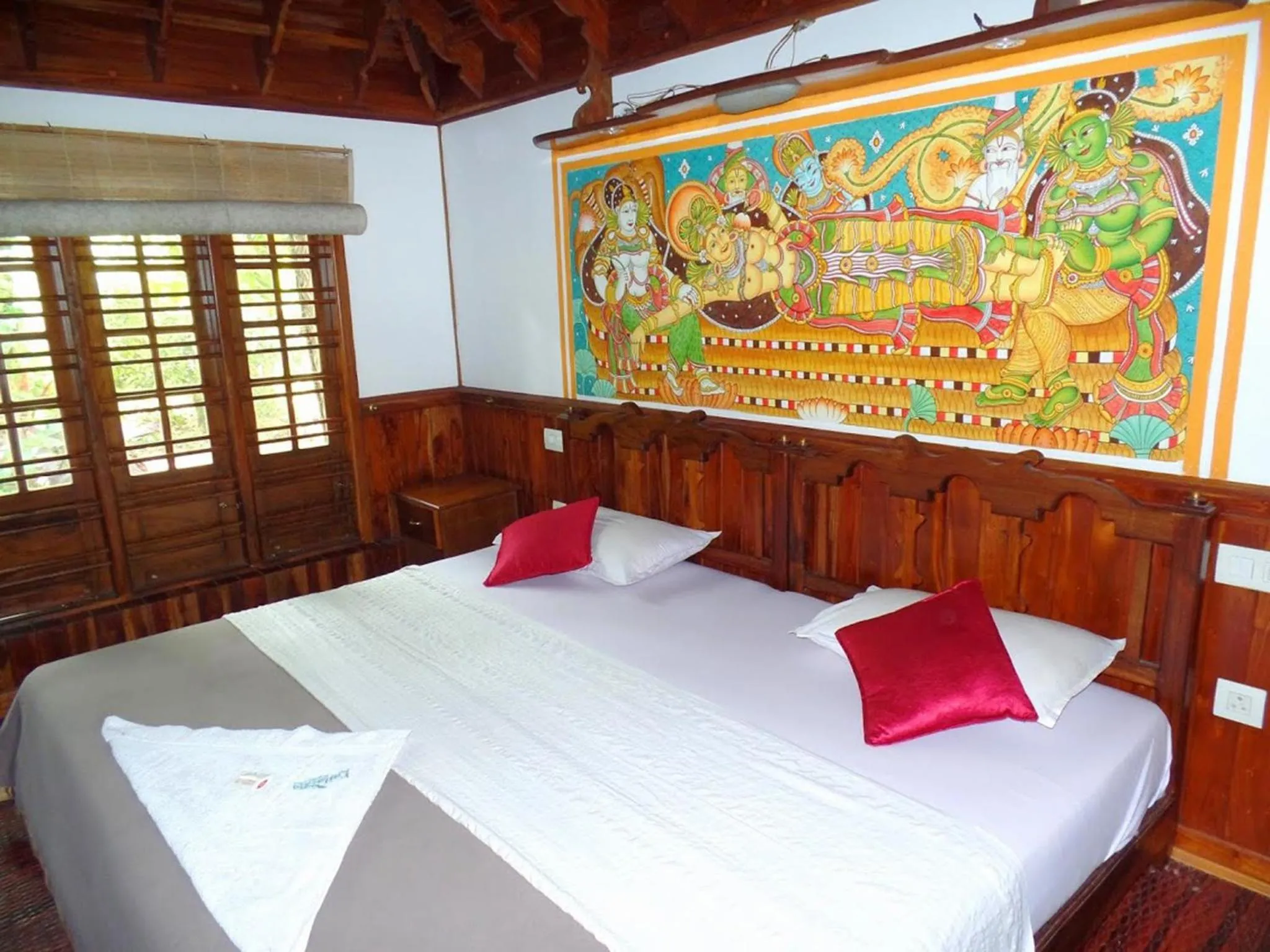 Decorative detail, Bed in Eco Trails Houseboats
