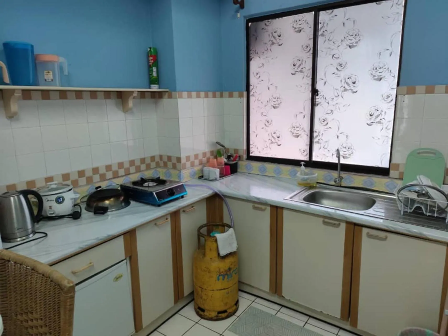 kitchen in ZNZ Oasis Homestay