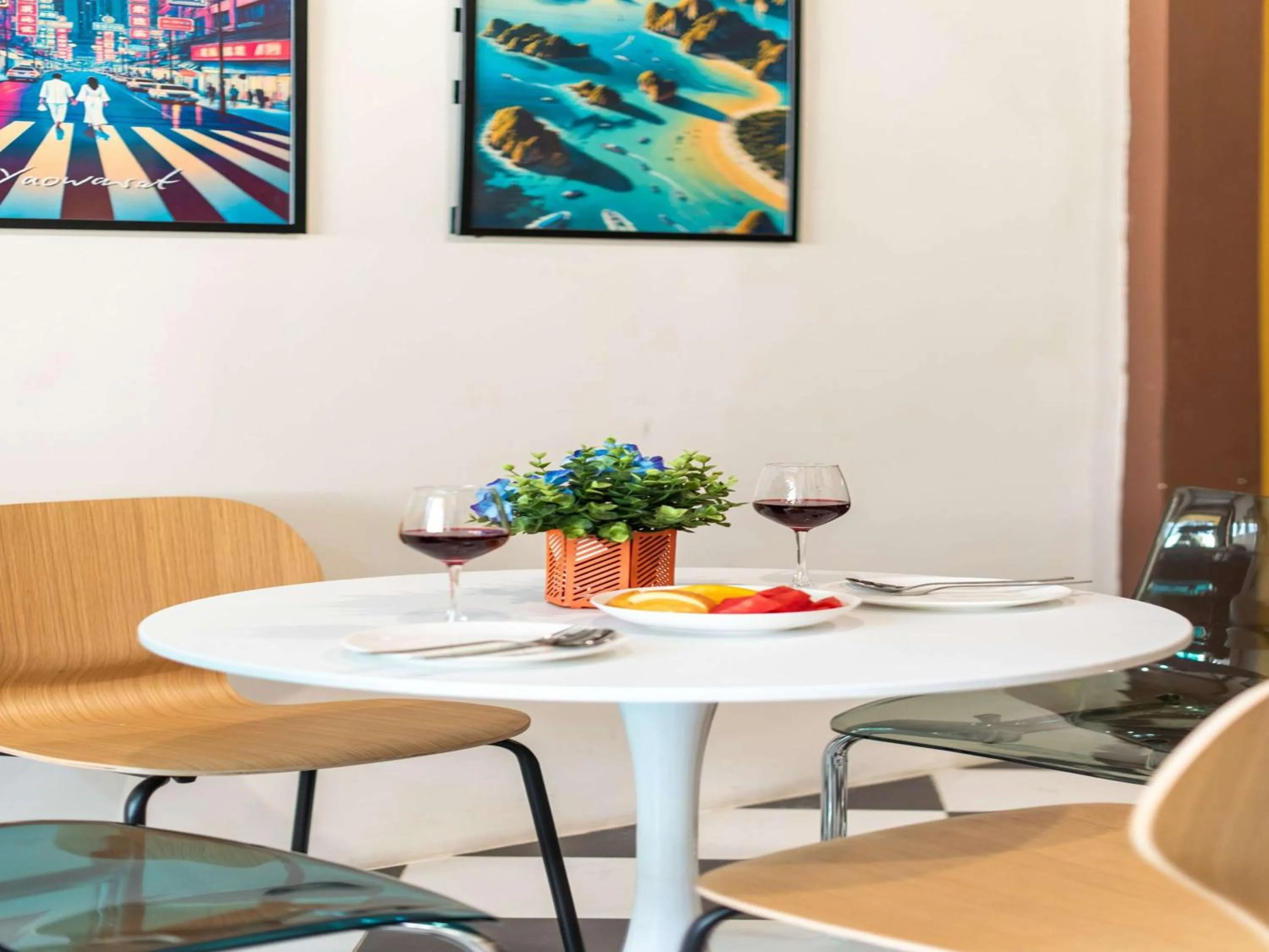 Dining area in The City Yaowarat