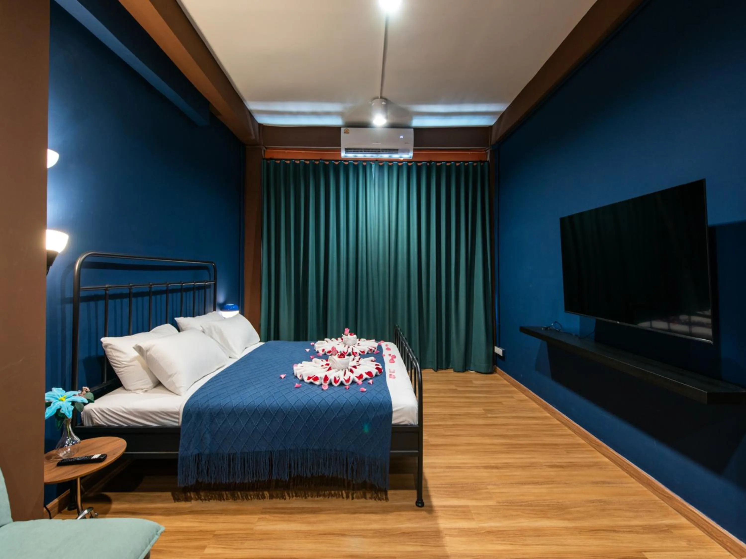 Bedroom, Bed in The City Yaowarat