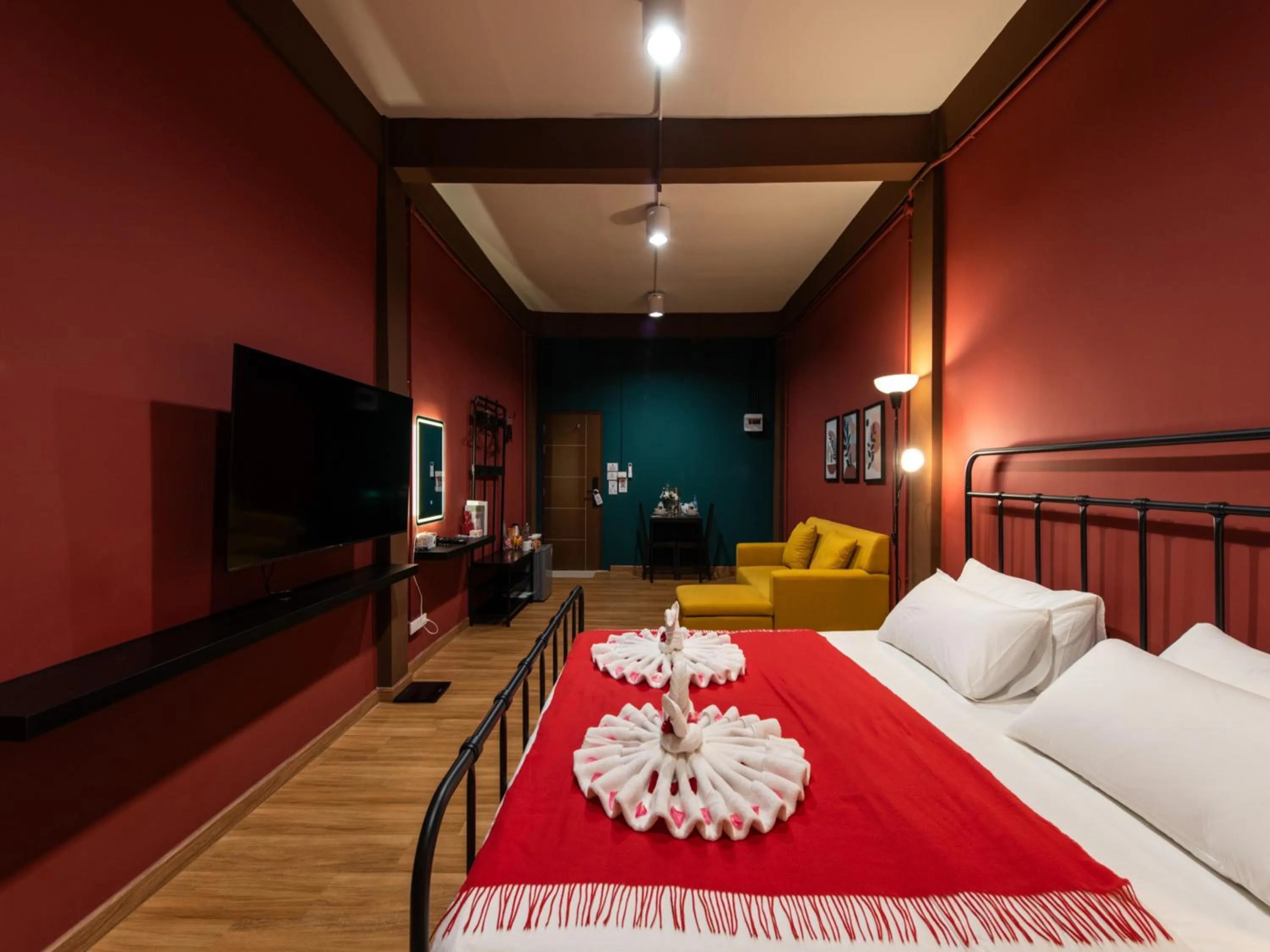 Photo of the whole room, Bed in The City Yaowarat