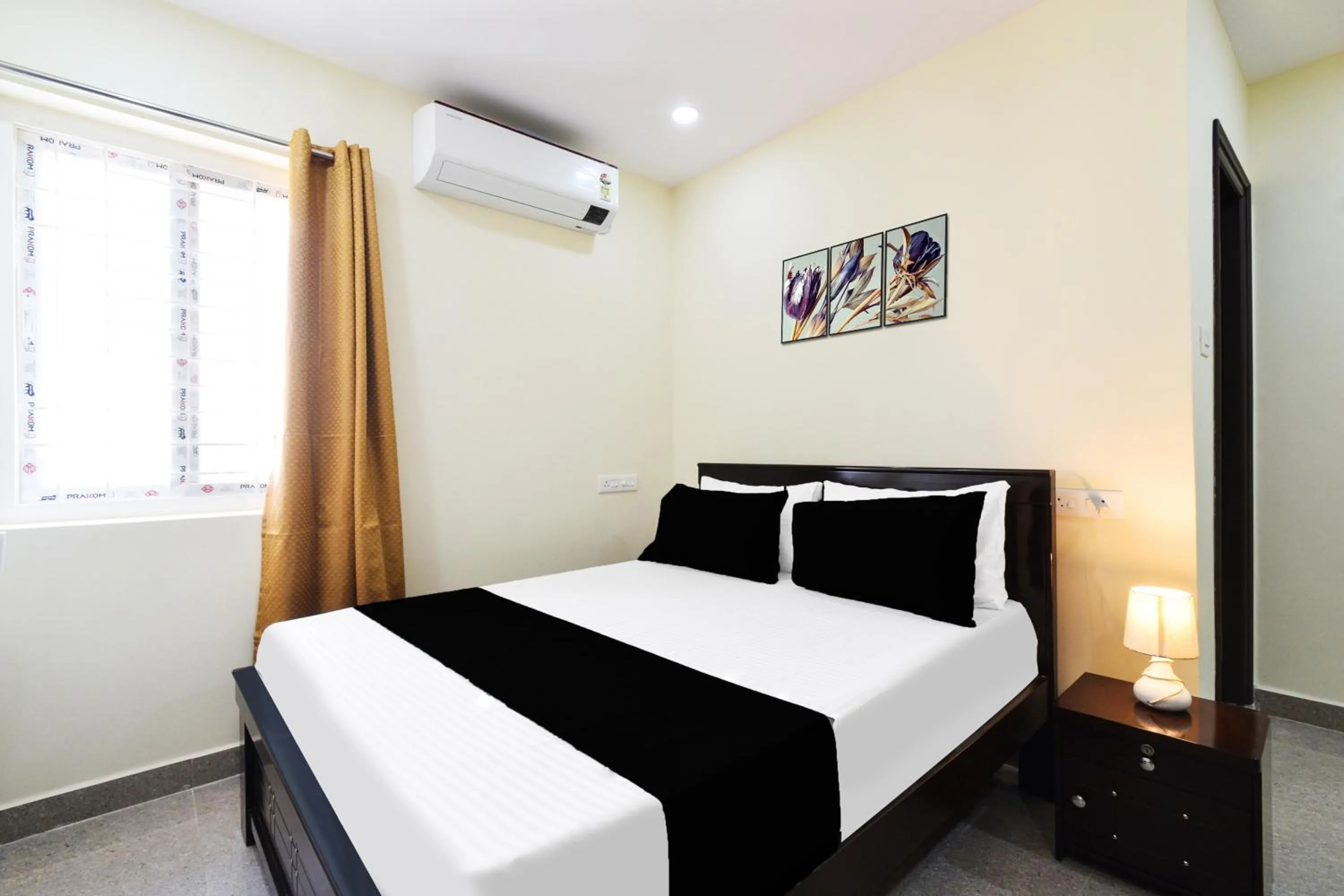 Bedroom in Hotel O Tripura Grand (Near Nexus Mall)