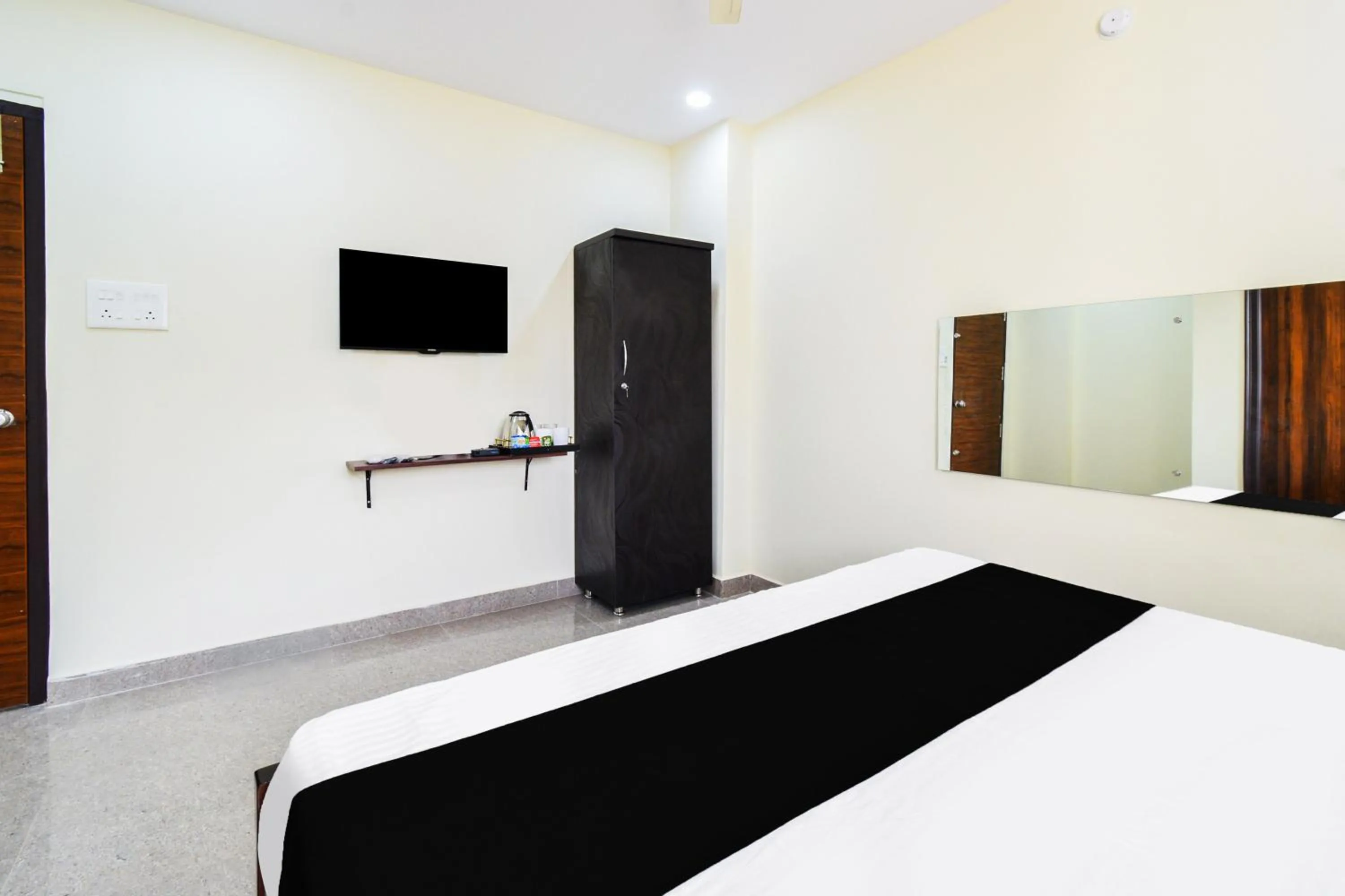 Bedroom in Hotel O Tripura Grand (Near Nexus Mall)