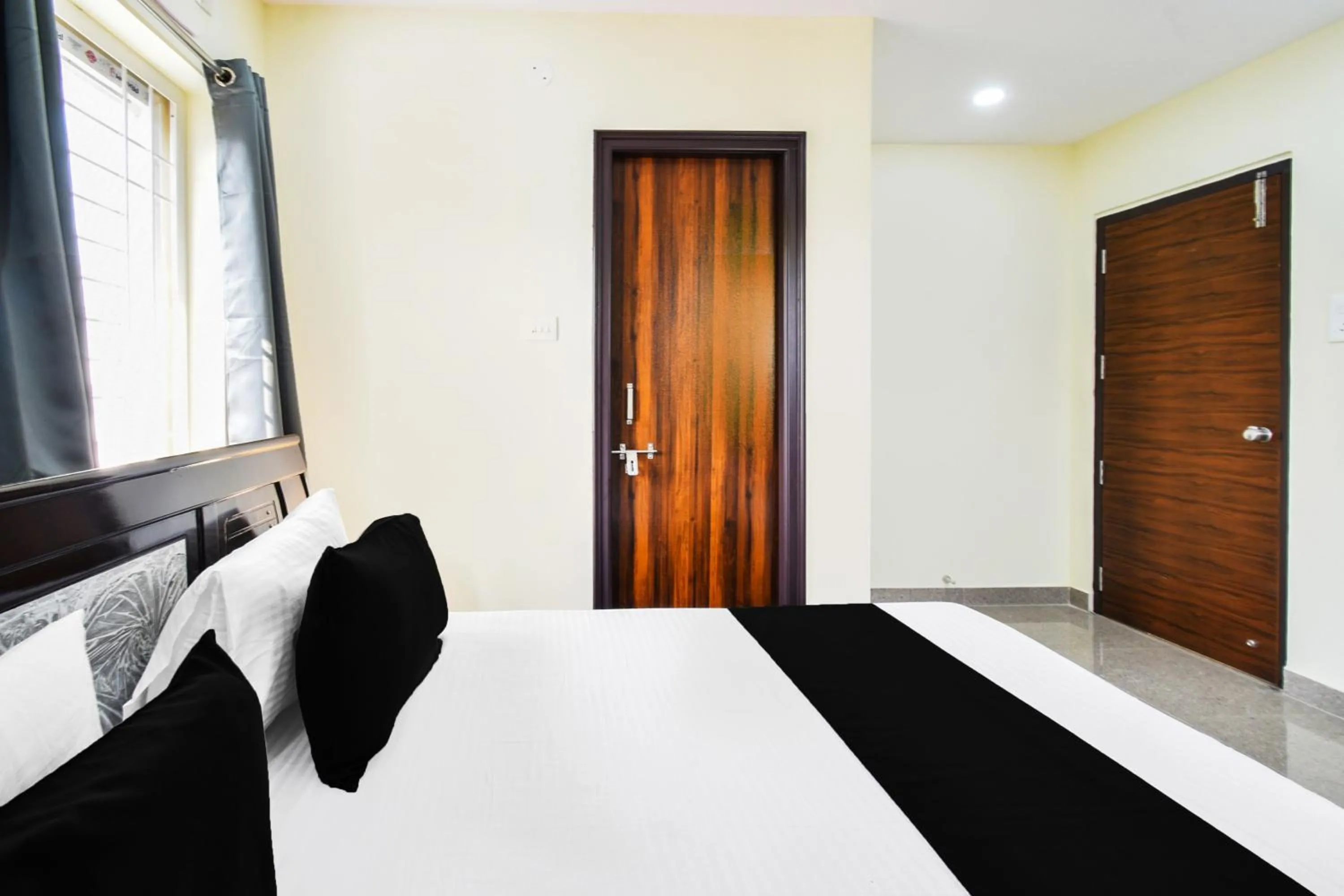 Bedroom in Hotel O Tripura Grand (Near Nexus Mall)