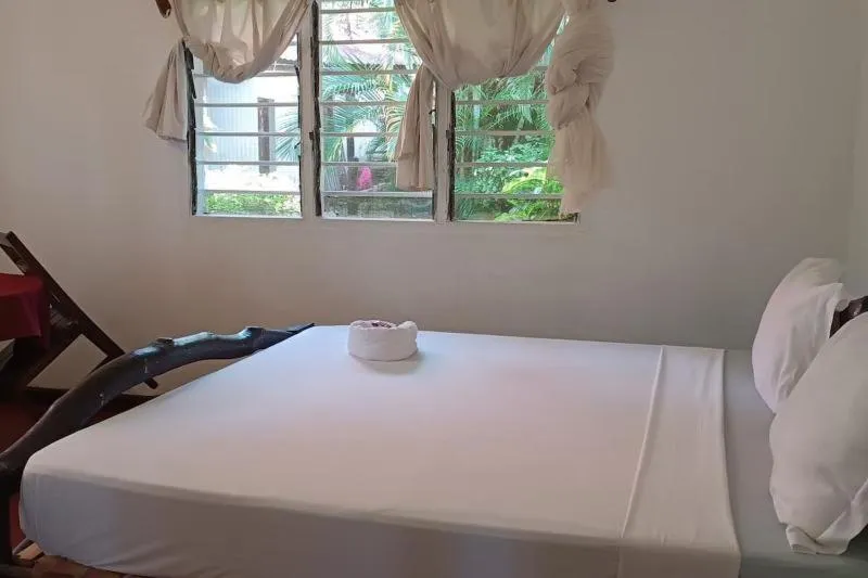 Bed in Travellers Inn Resort Malindi