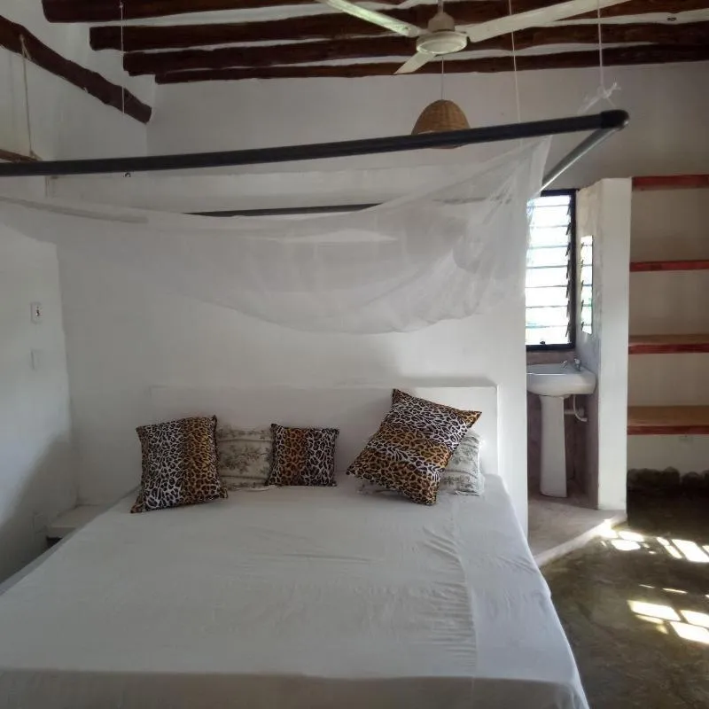 Bed in Travellers Inn Resort Malindi