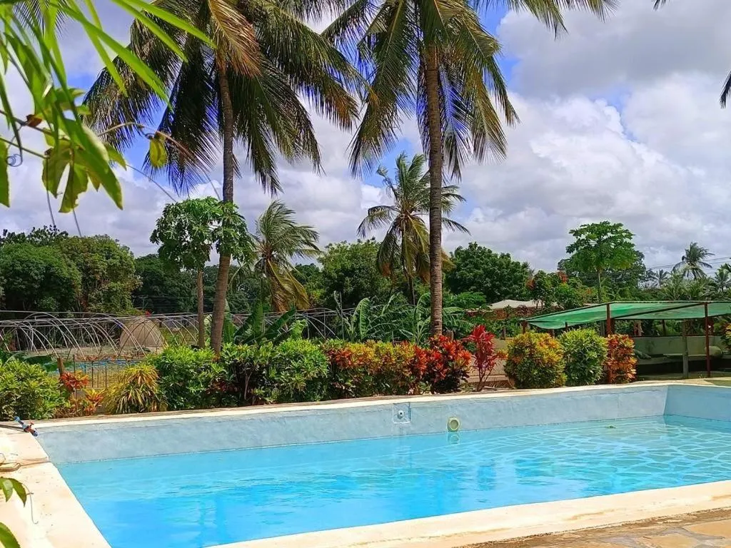 Day in Travellers Inn Resort Malindi