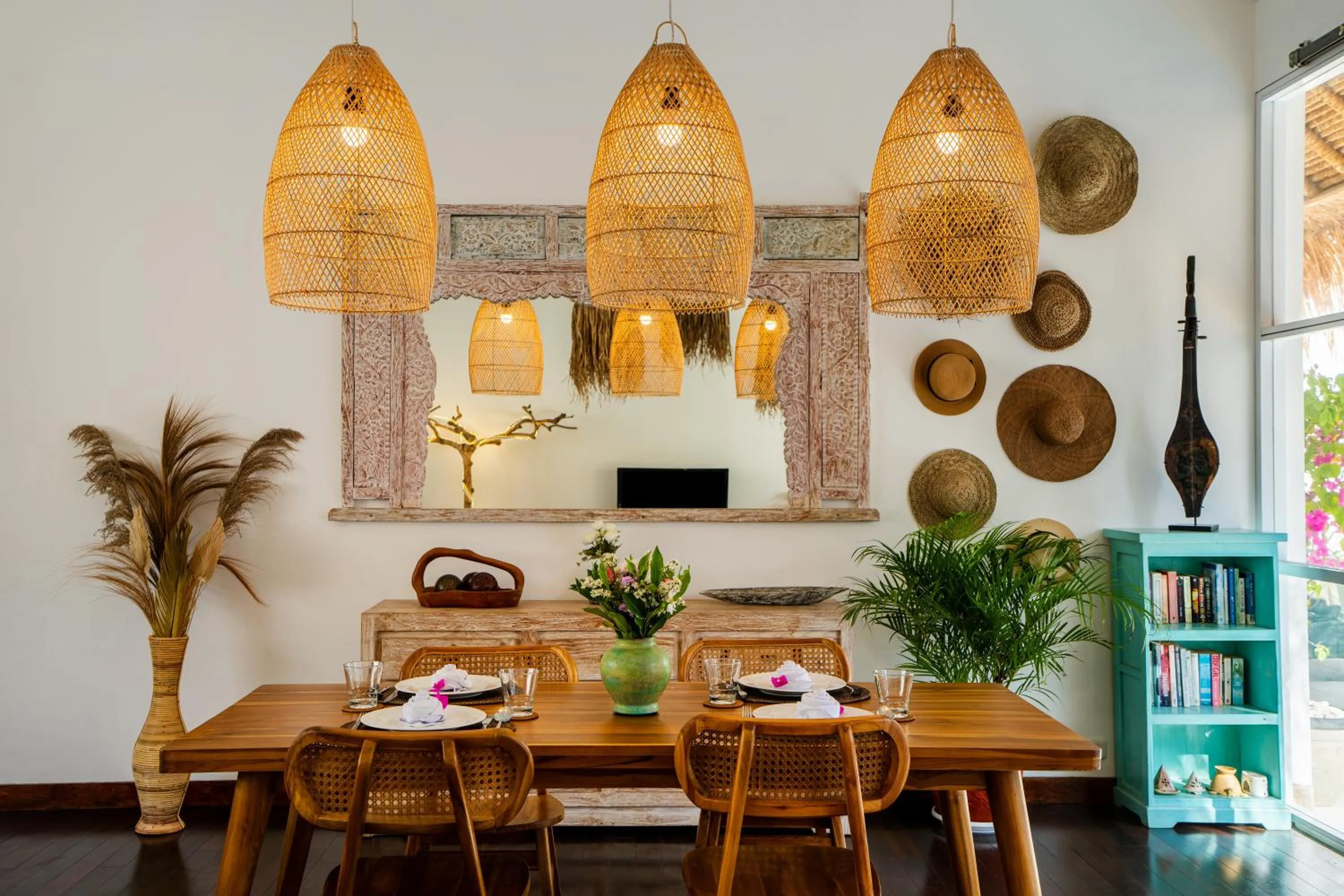 Dining area in Villa Bardo by Pertama Management