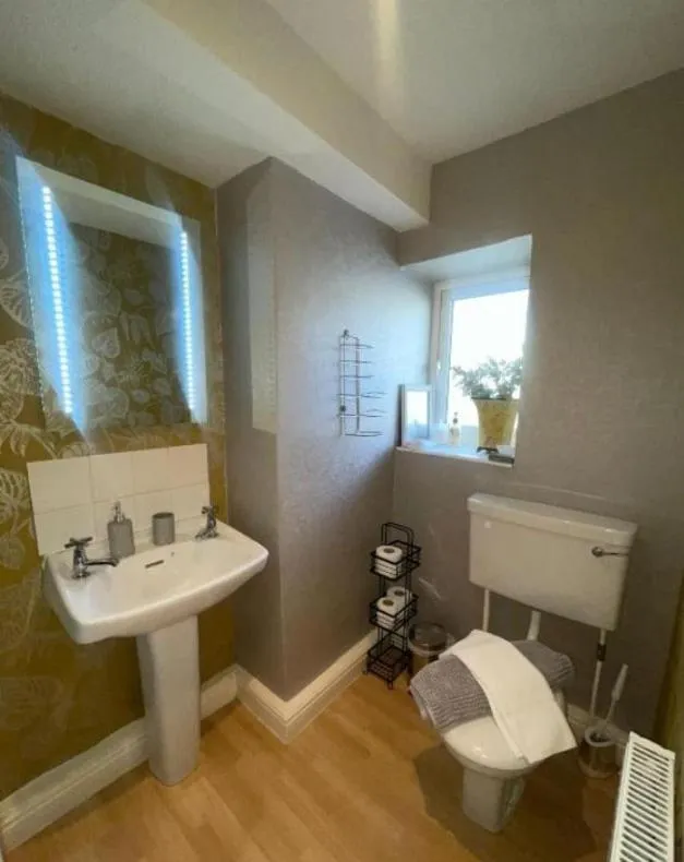 Bathroom in OYO Cocketts Hotel