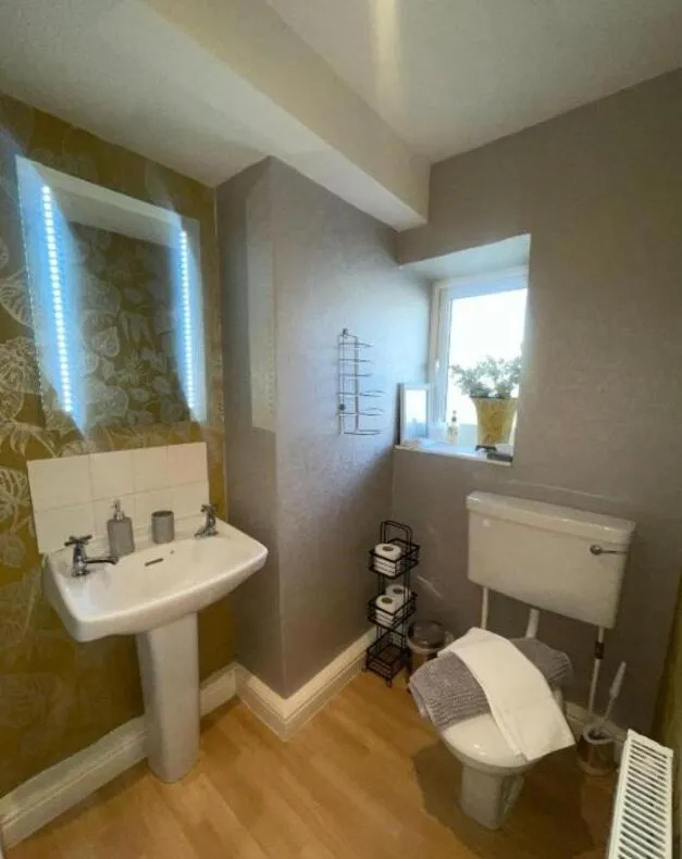 Bathroom in OYO Cocketts Hotel