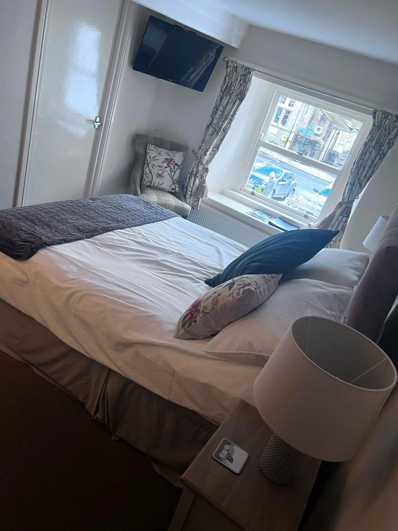 Bedroom, Bed in OYO Cocketts Hotel