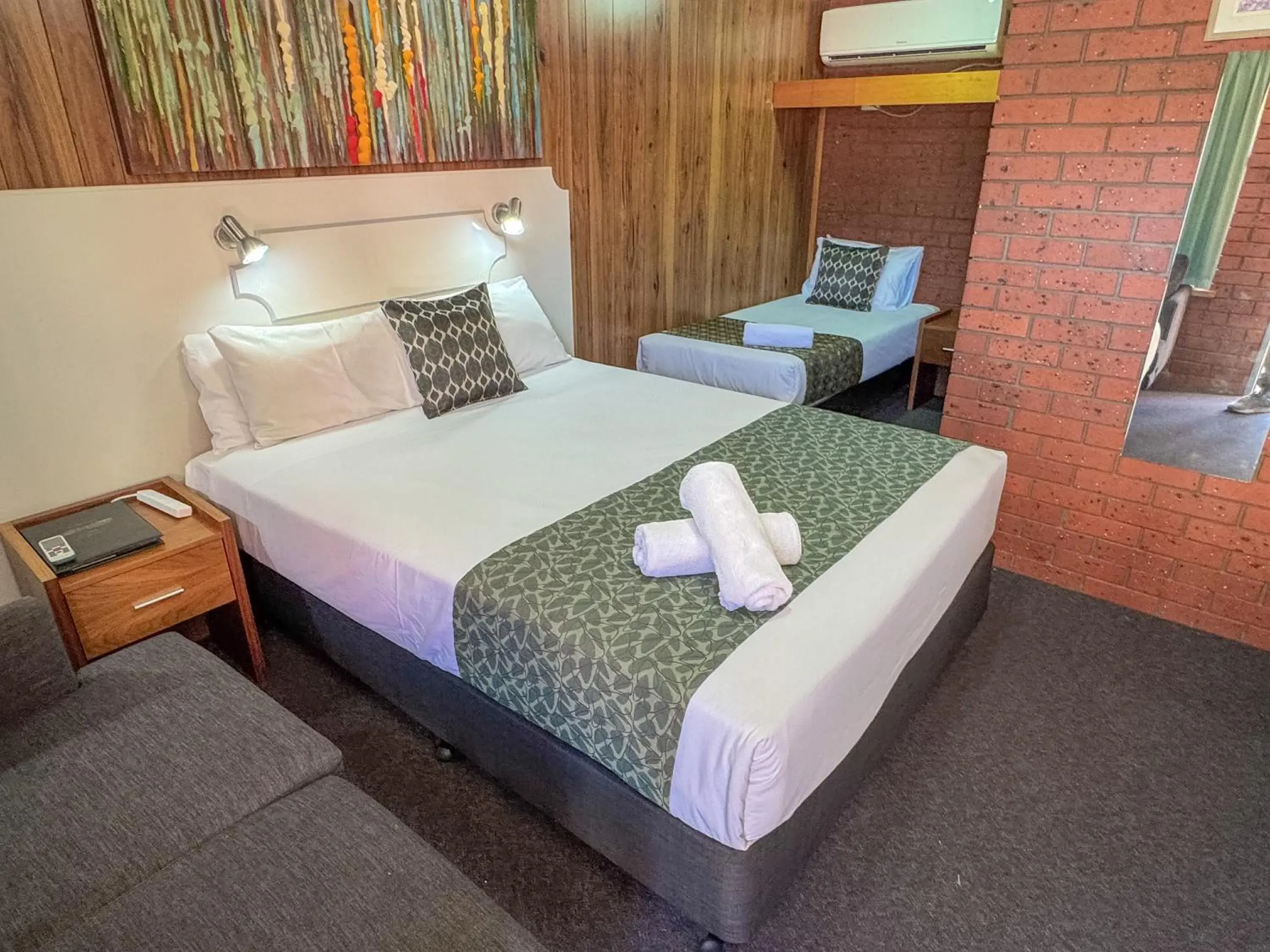 Deluxe Twin Room in Pastoral Hotel Motel Echuca CBD Deluxe Twin Room in Pastoral Hotel Motel Echuca CBD