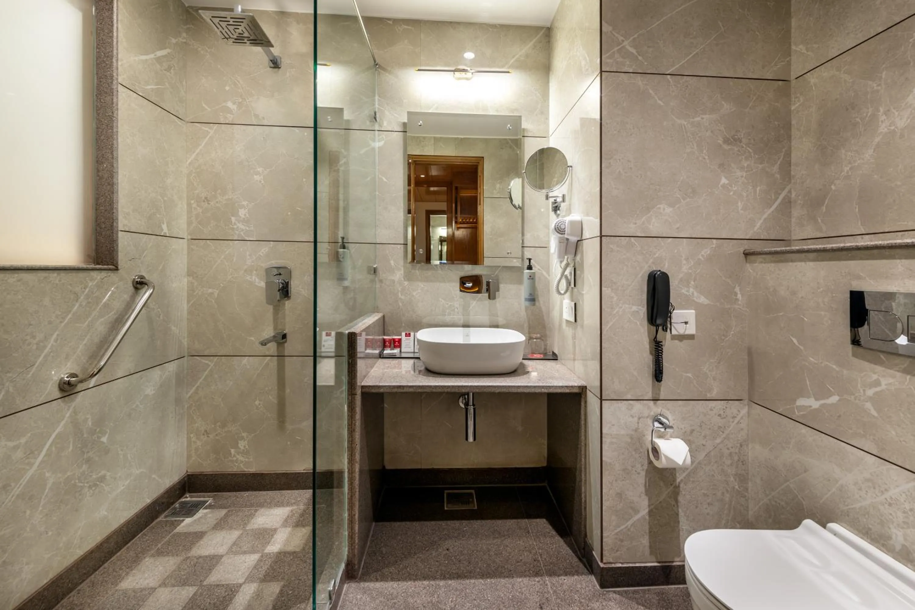 Shower in Lords Eco Inn Dera Bassi