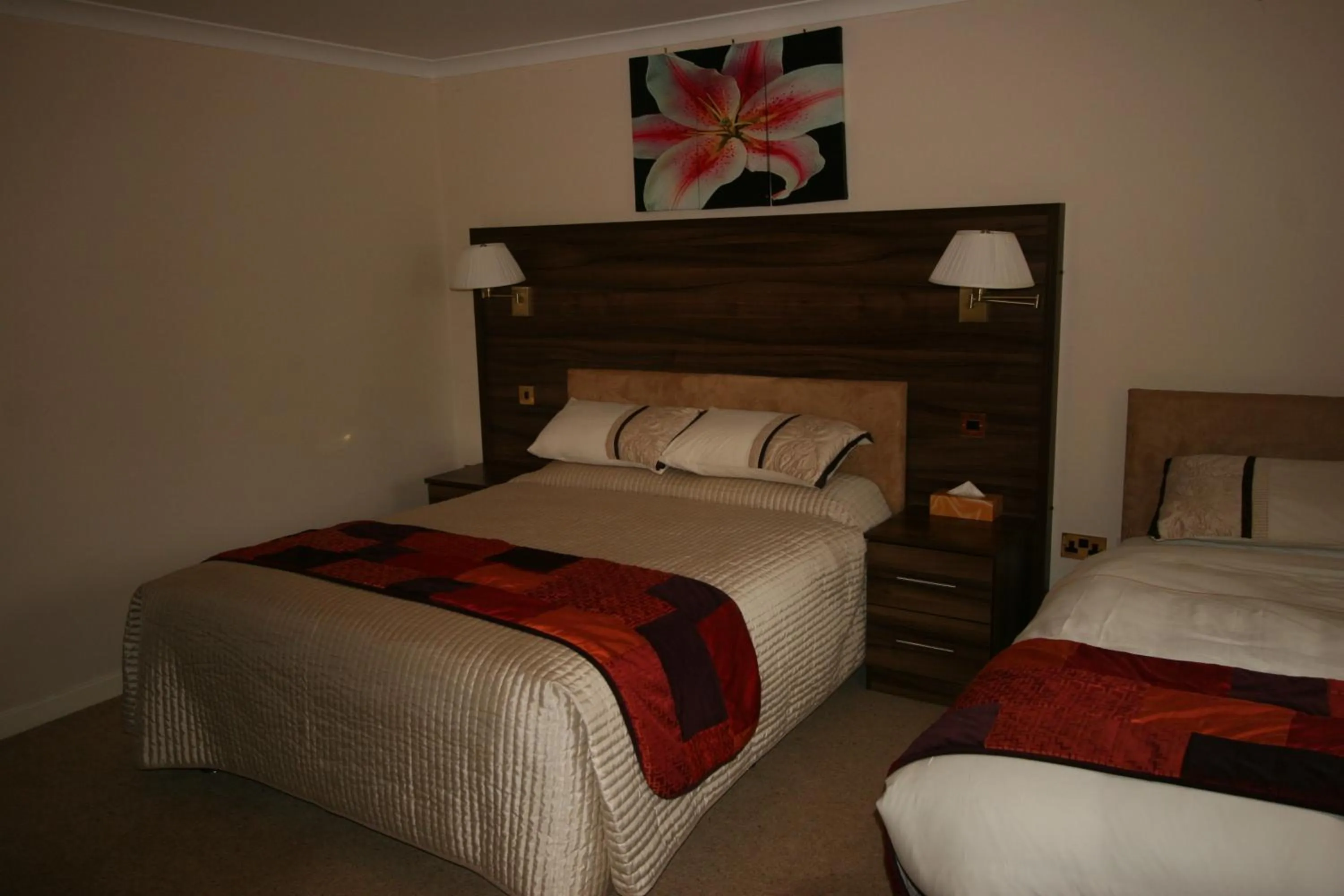 Photo of the whole room, Bed in The Plough Inn