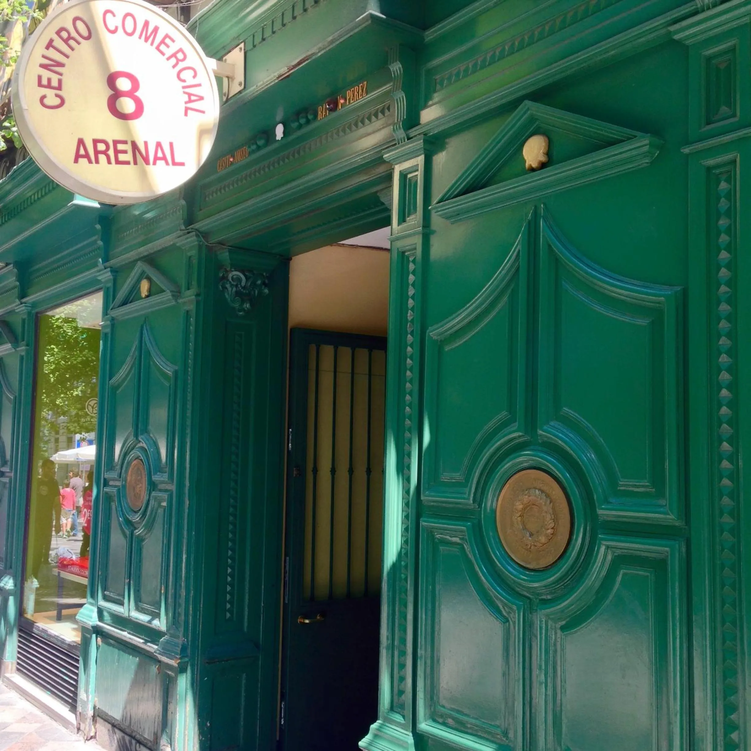 Facade/entrance in Arenal Suites Puerta del Sol