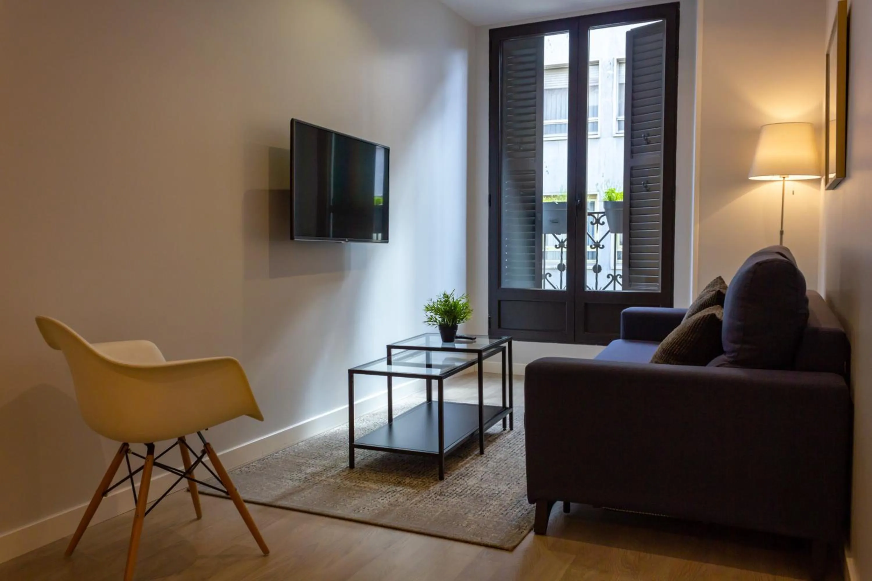 TV and multimedia in Arenal Suites Puerta del Sol