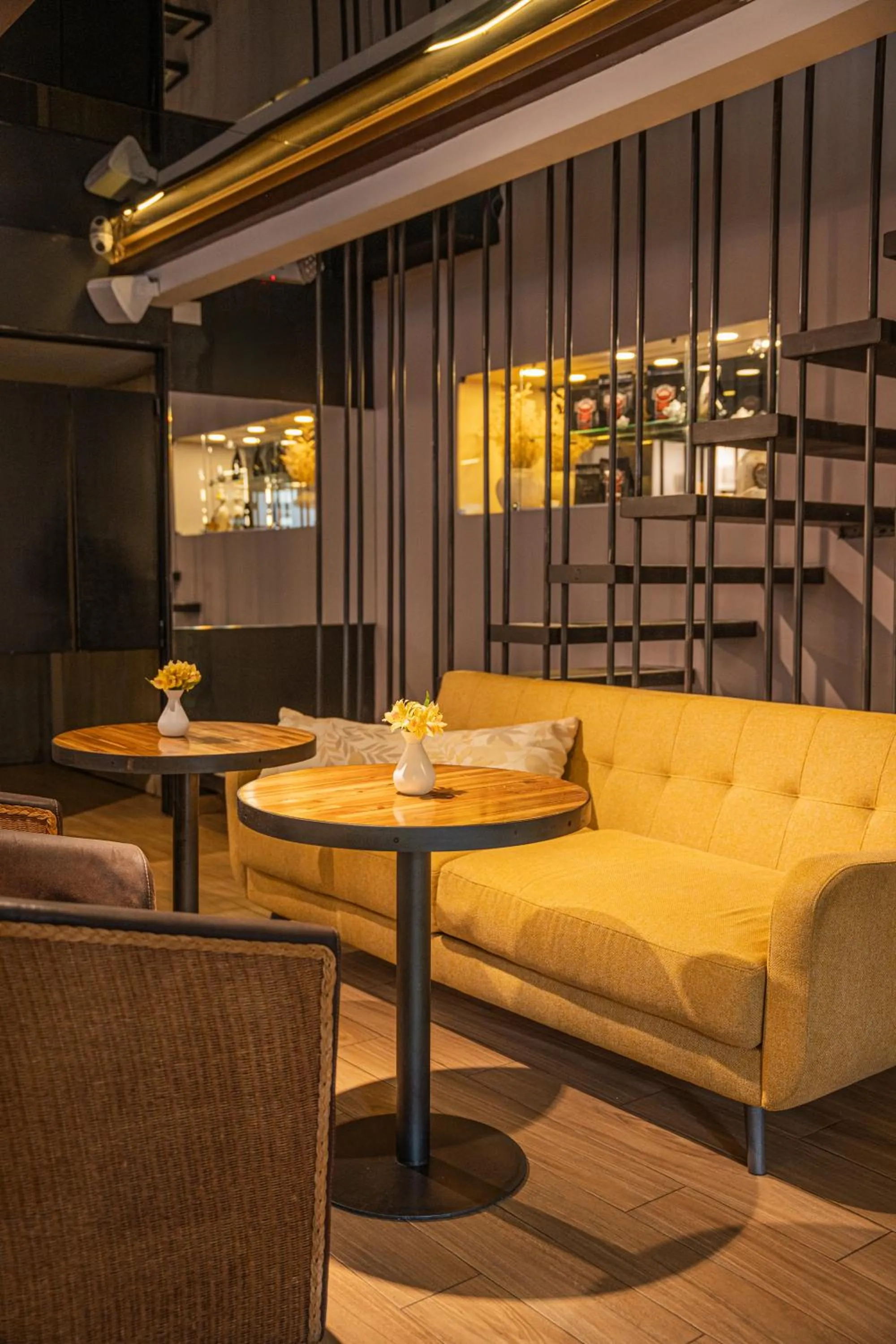 Restaurant/places to eat in Hotel CityFlats