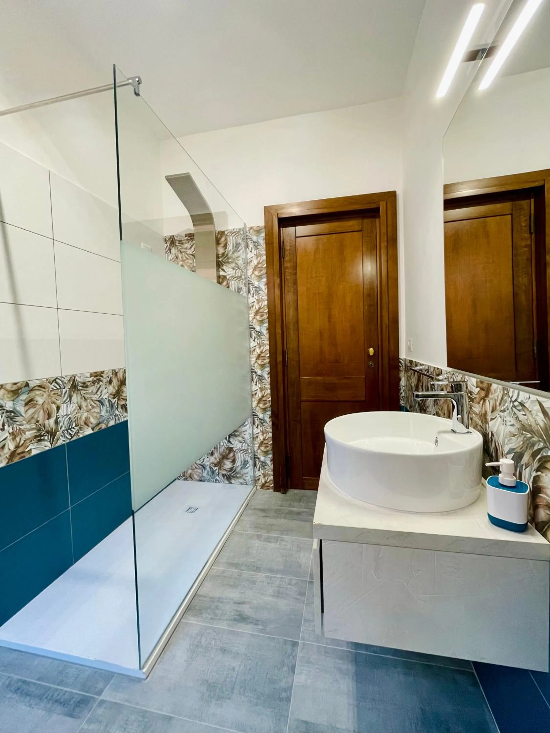 Shower in Martina al Colosseo