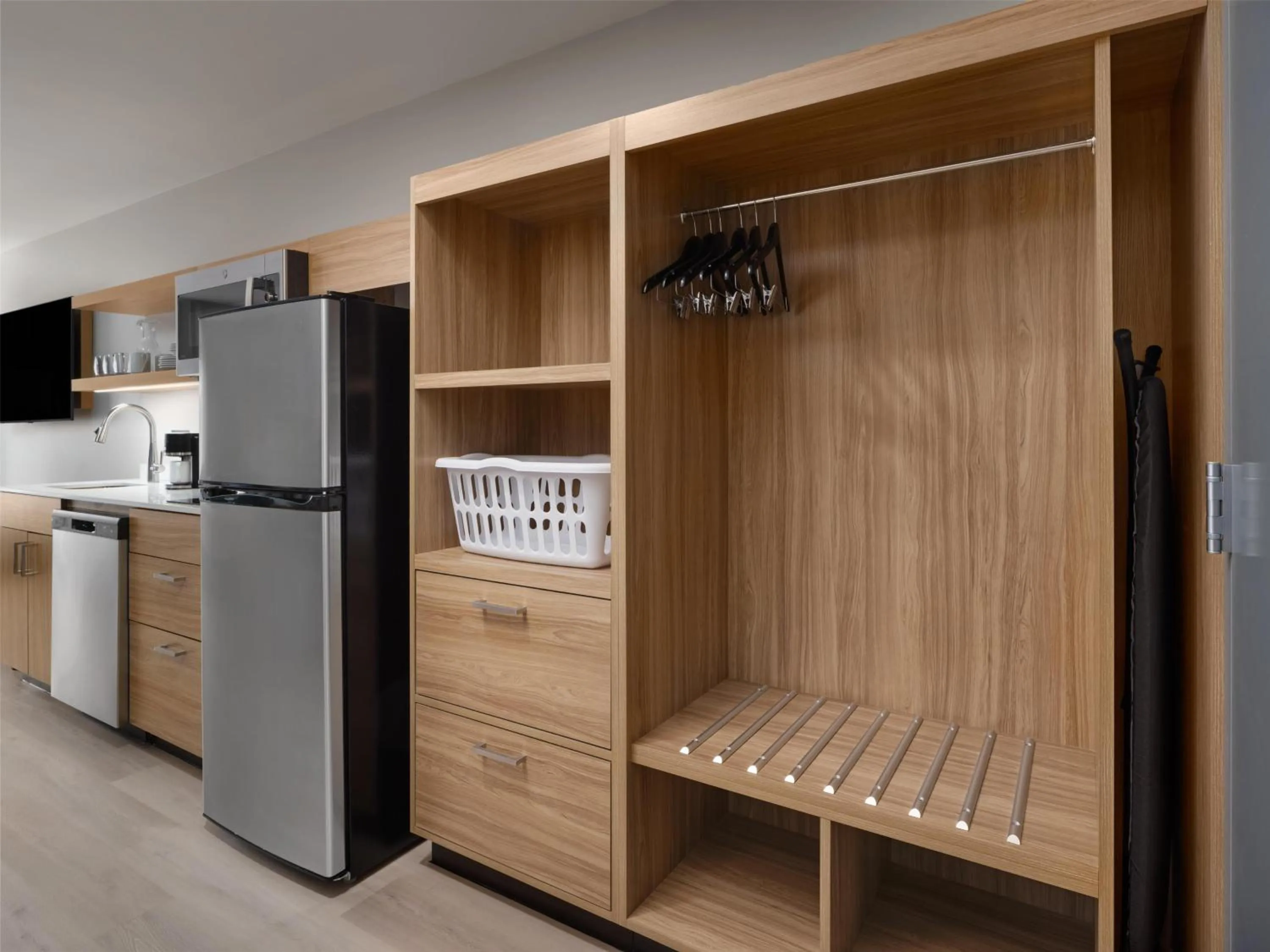 Photo of the whole room in Hyatt Studios Mobile/Tillmans Corner