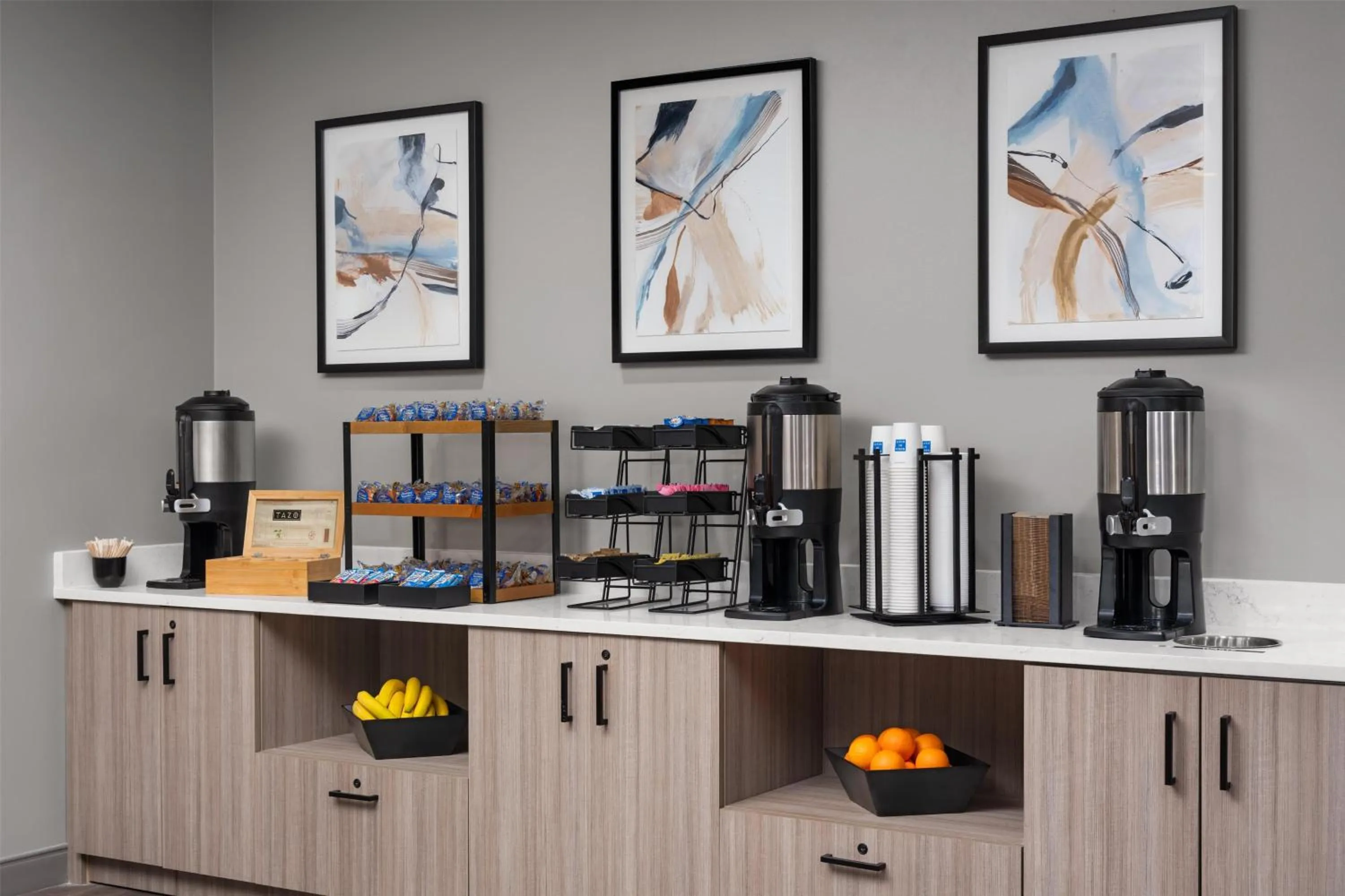 Restaurant/places to eat in Hyatt Studios Mobile/Tillmans Corner