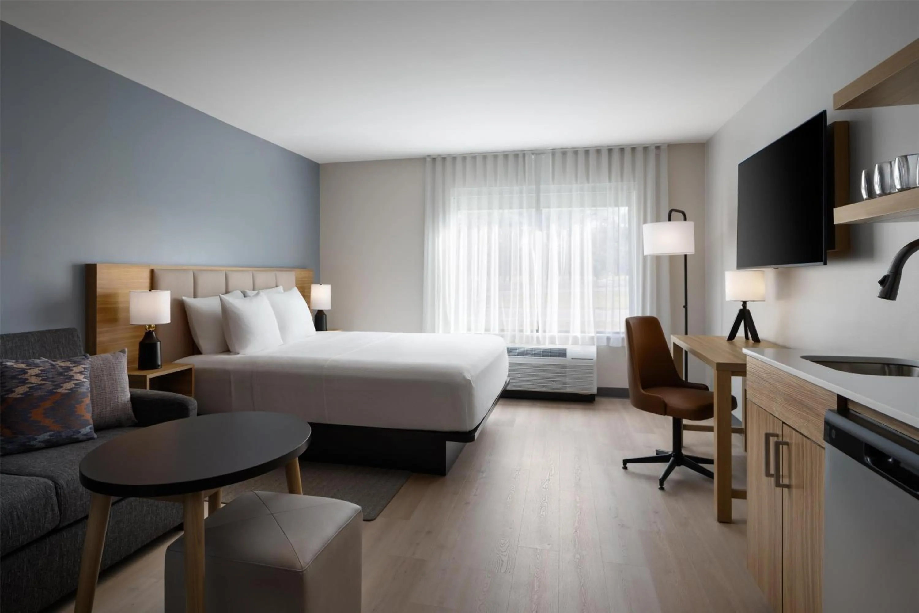 Photo of the whole room, Bed in Hyatt Studios Mobile/Tillmans Corner