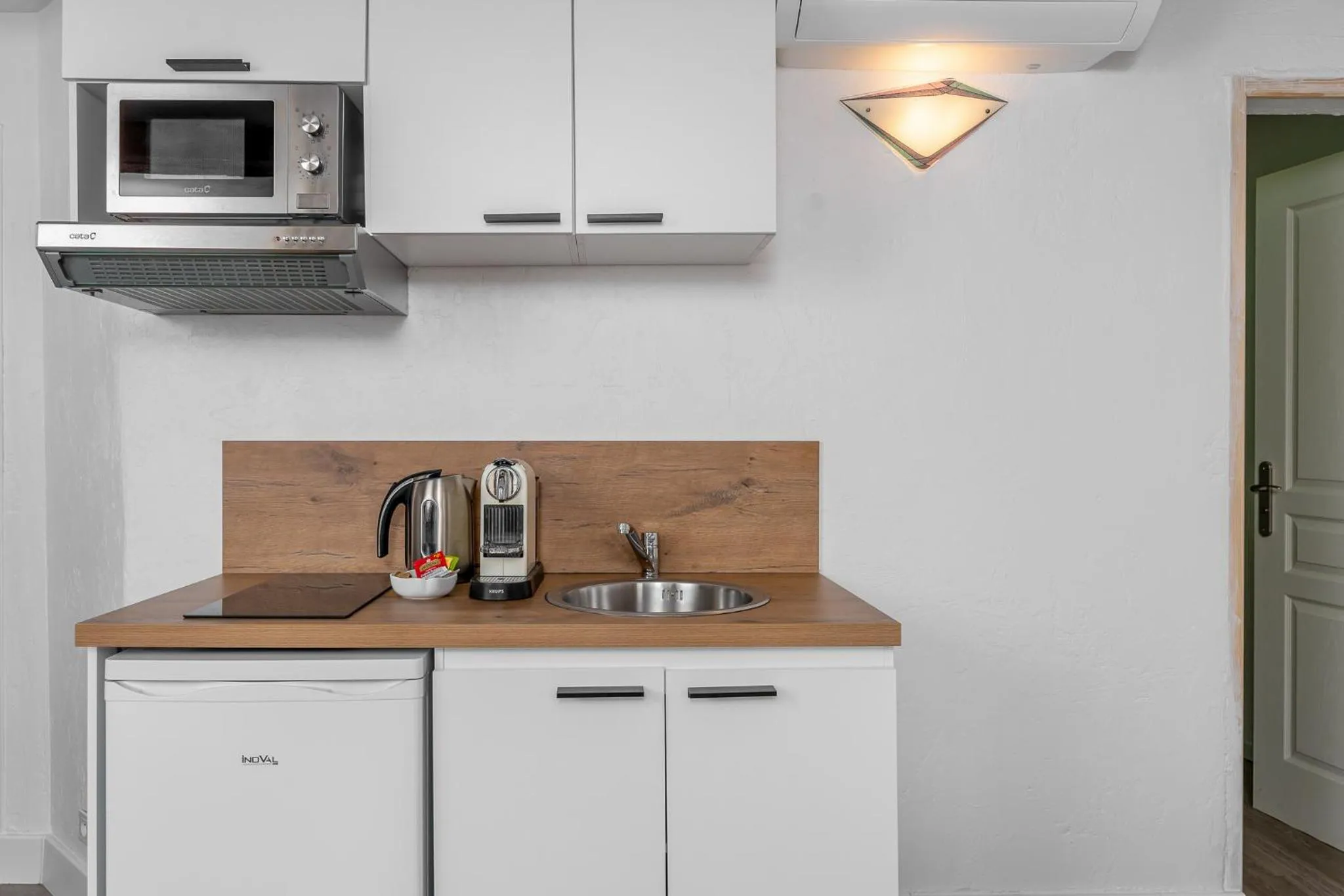 Coffee/tea facilities in Maison Carles BnB