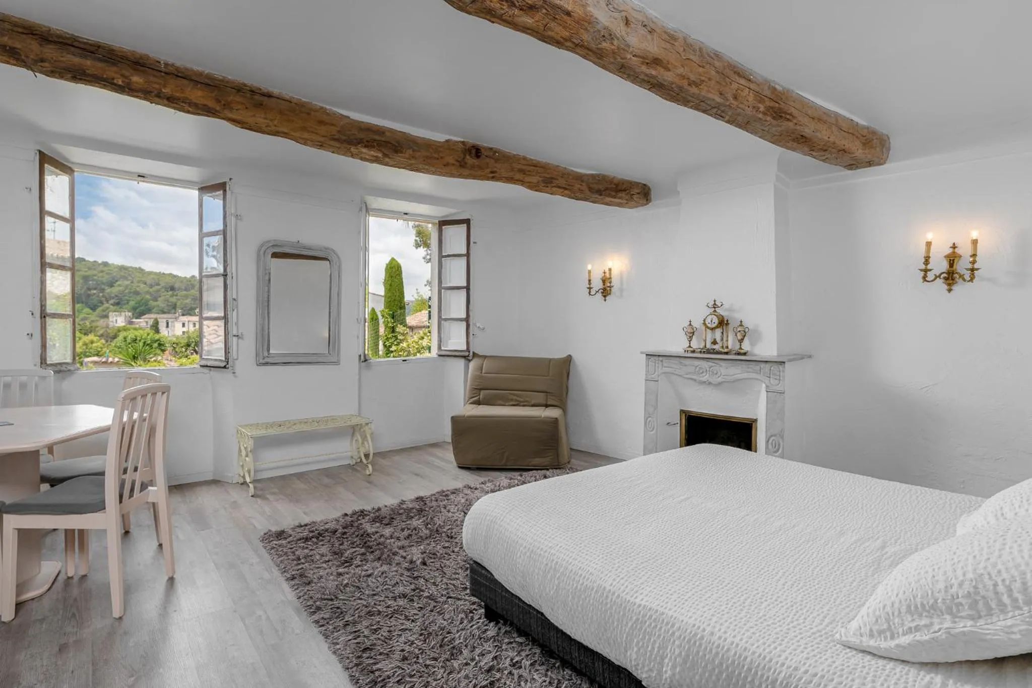 Photo of the whole room, Bed in Maison Carles BnB