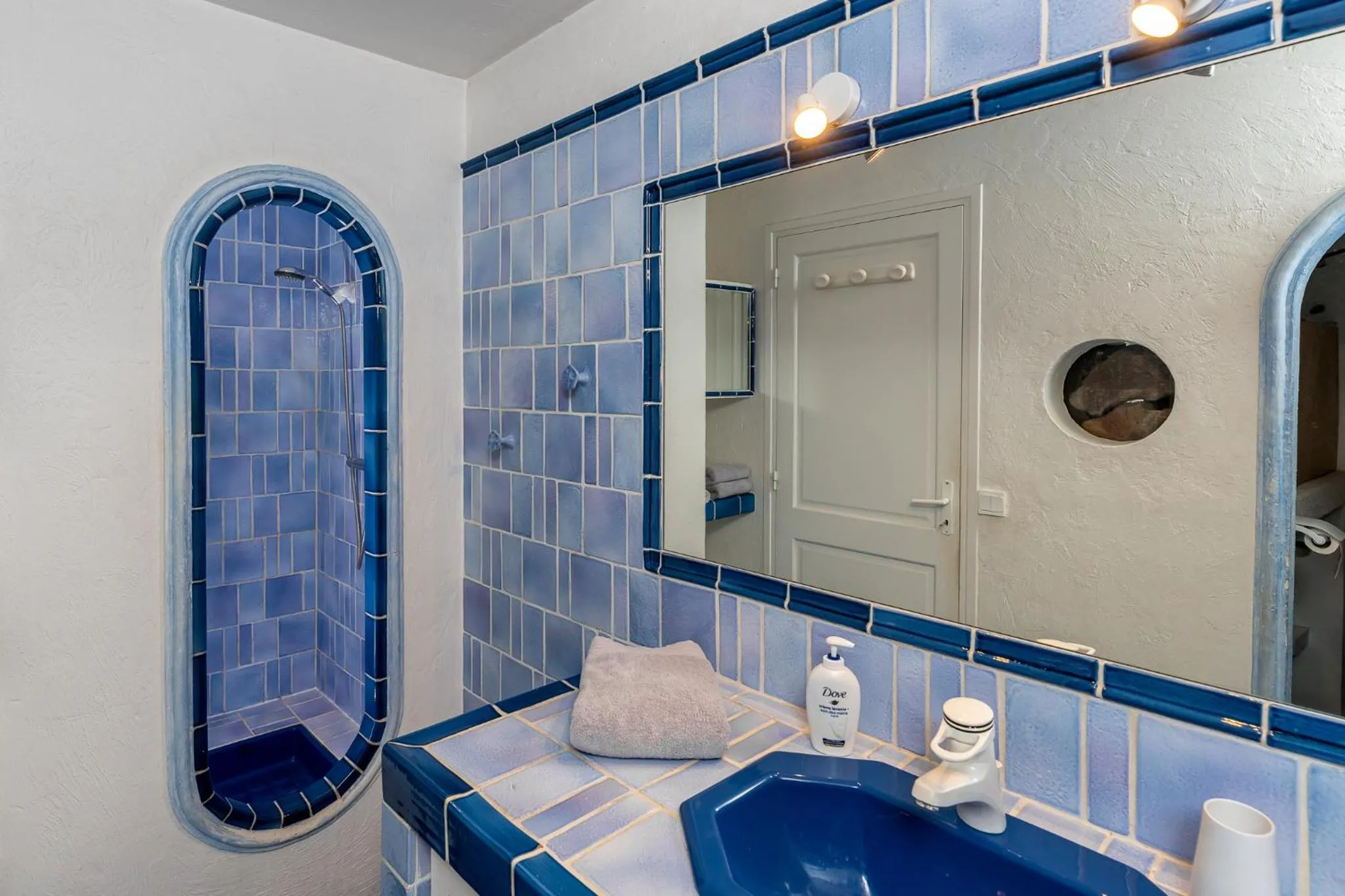 Shower in Maison Carles BnB