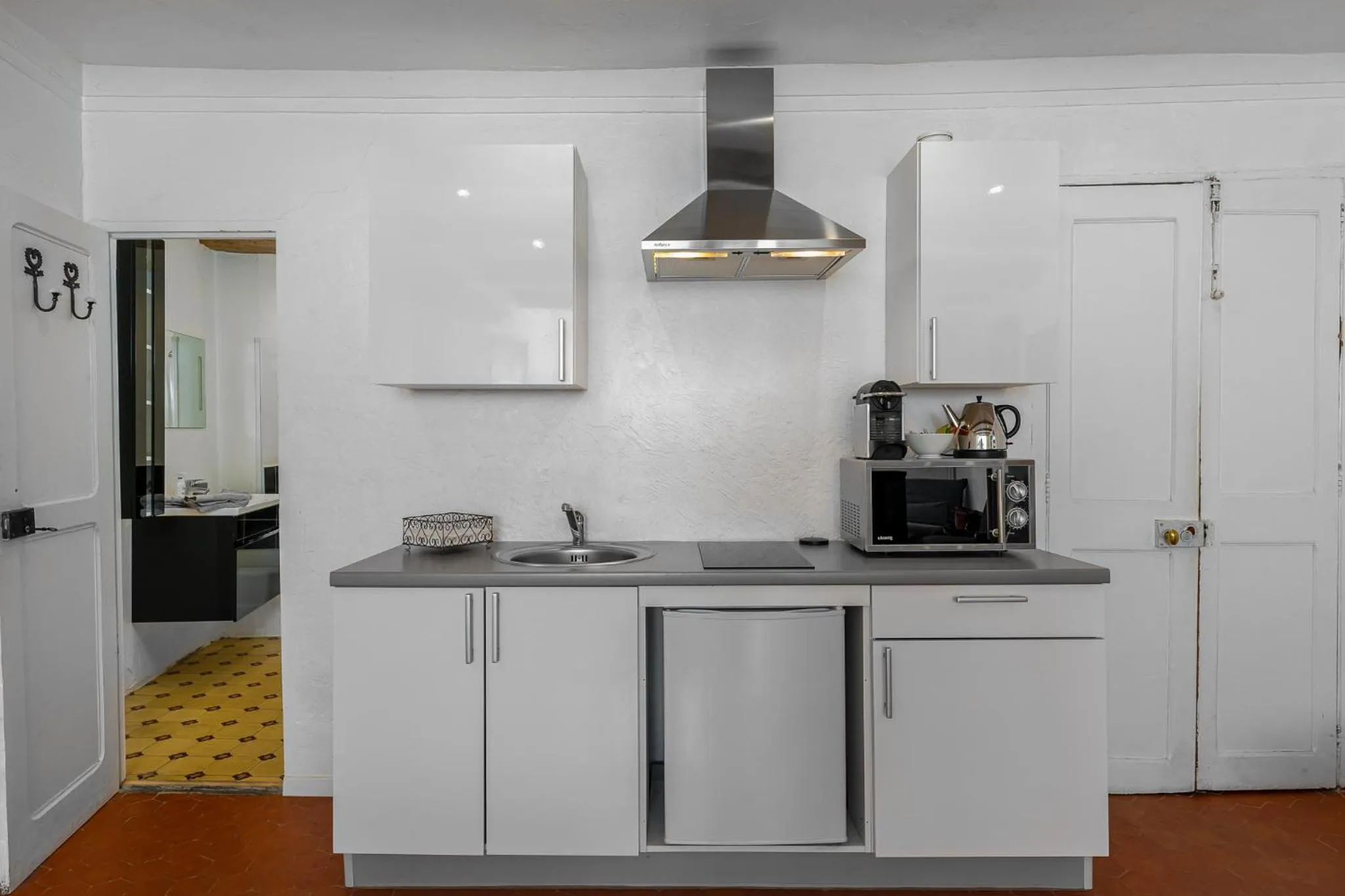 Coffee/tea facilities in Maison Carles BnB