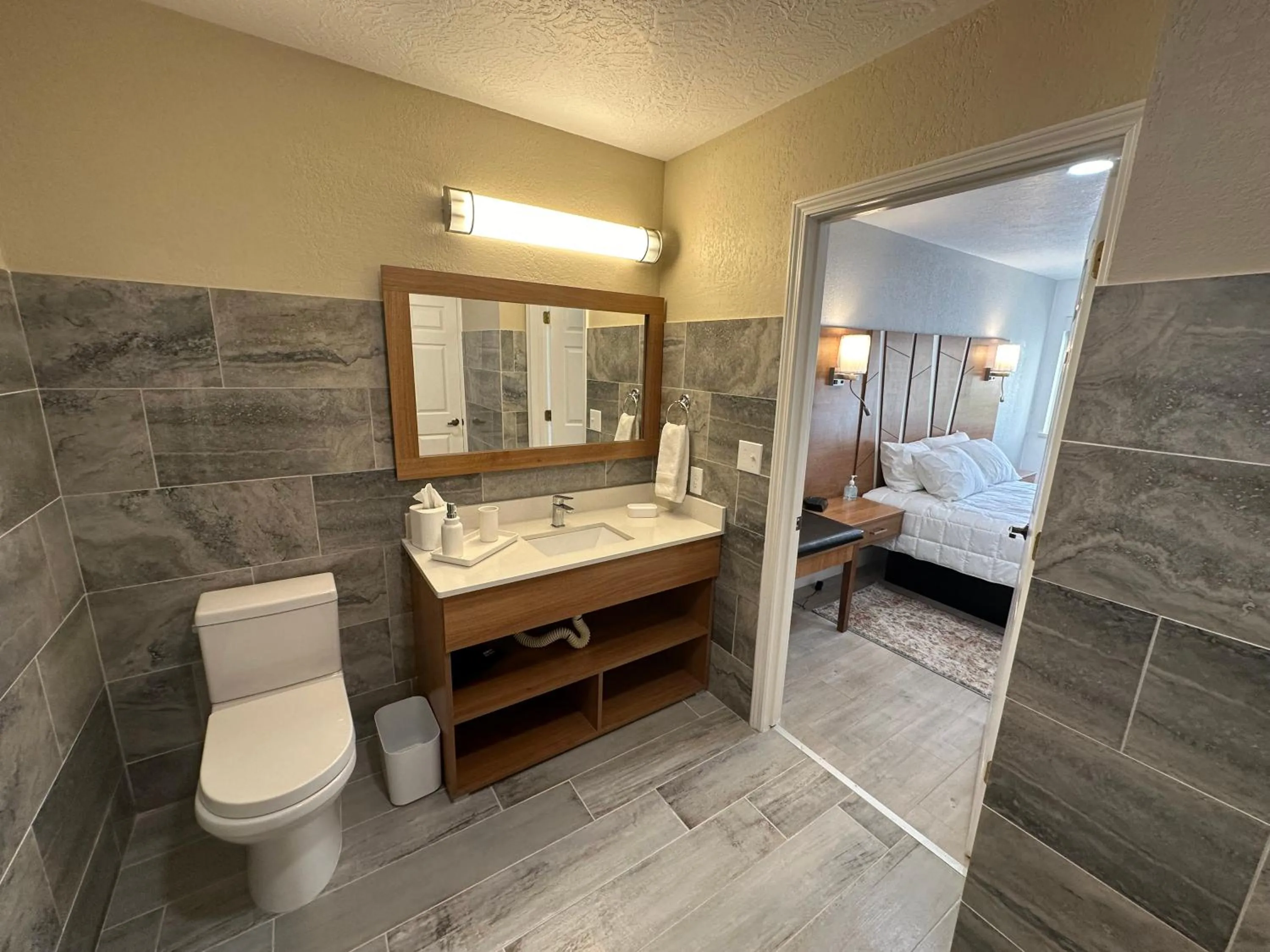 Bathroom, Bed in B&J Hotels