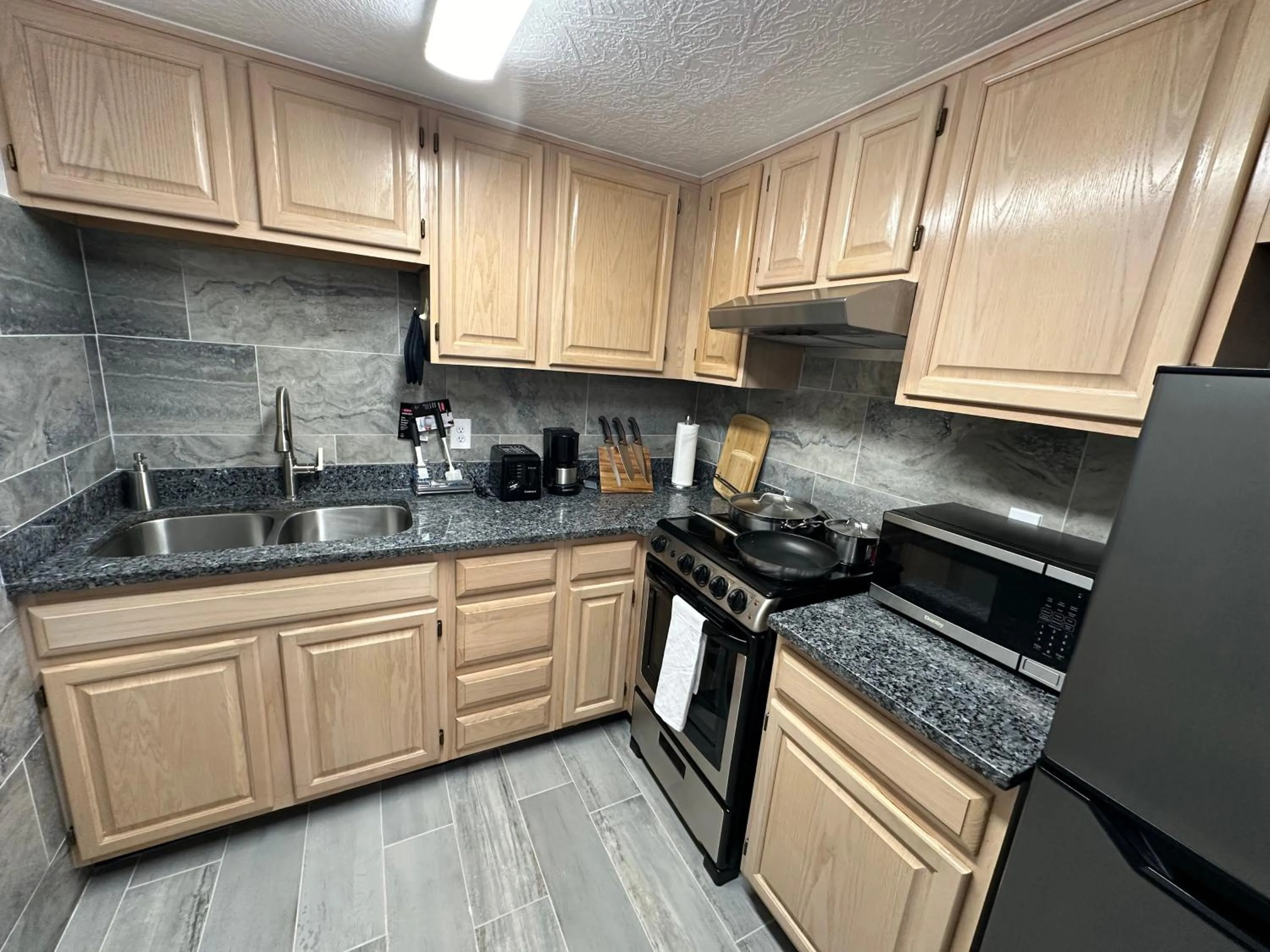 kitchen in B&J Hotels
