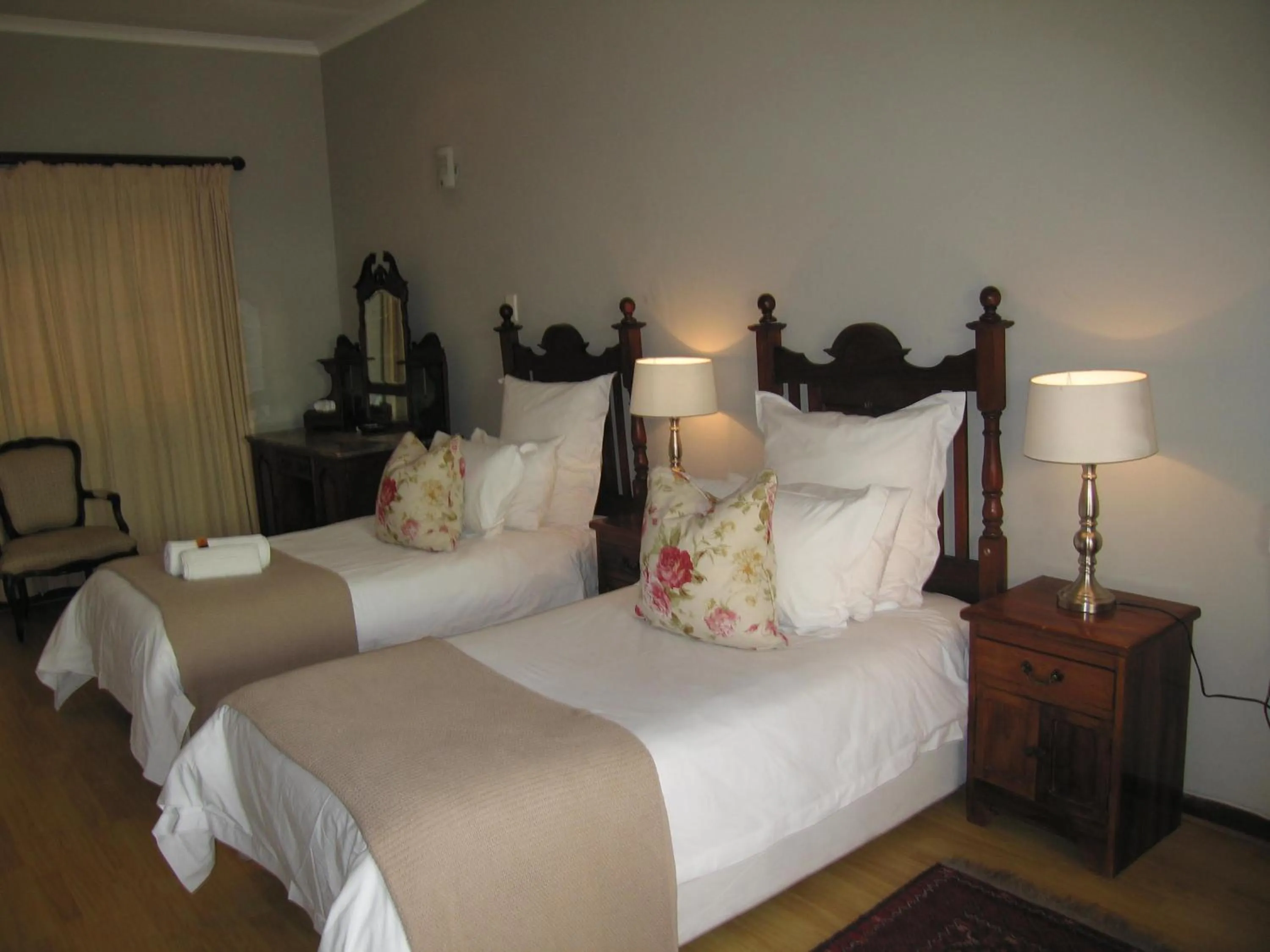 Bedroom, Bed in Beaufort Manor Country Lodge