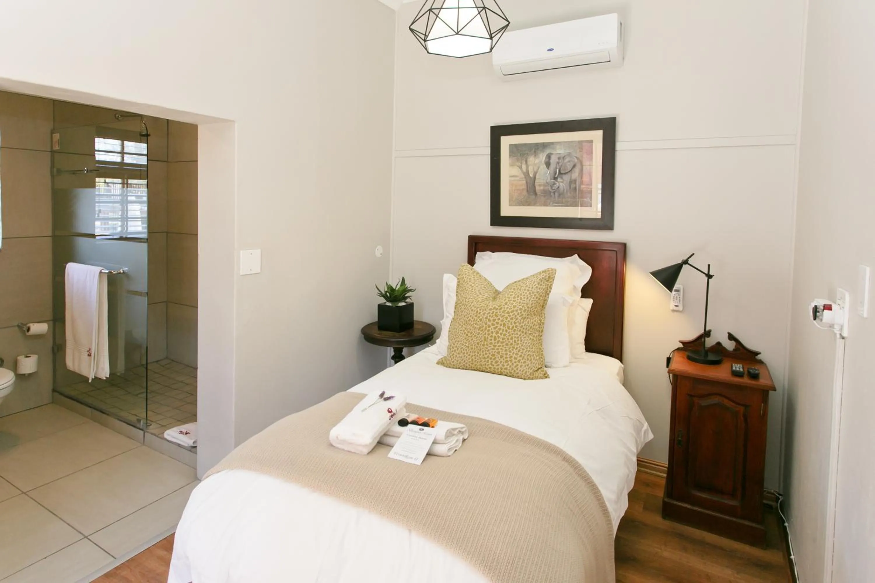 Bedroom, Bed in Beaufort Manor Country Lodge