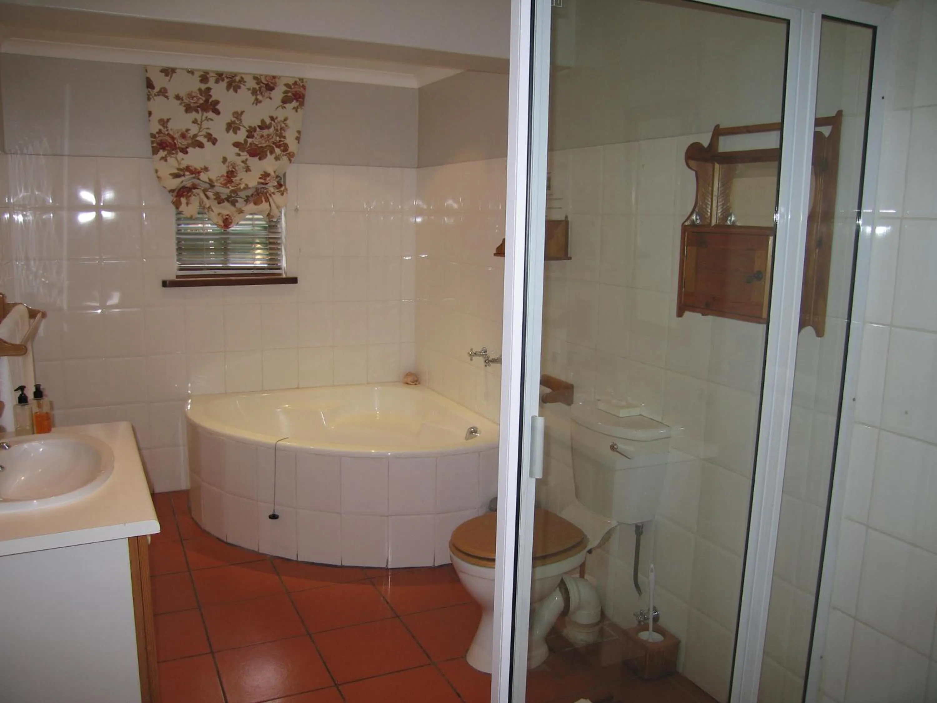 Bathroom in Beaufort Manor Country Lodge