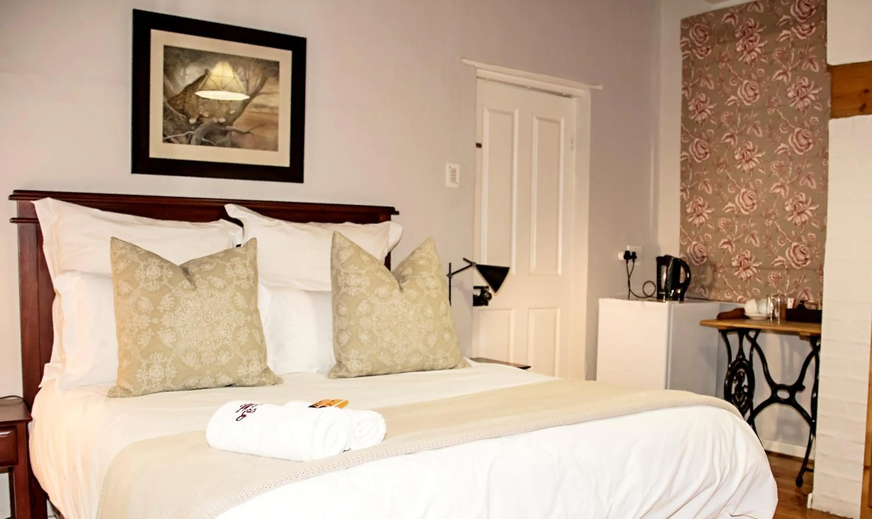 Bedroom, Bed in Beaufort Manor Country Lodge