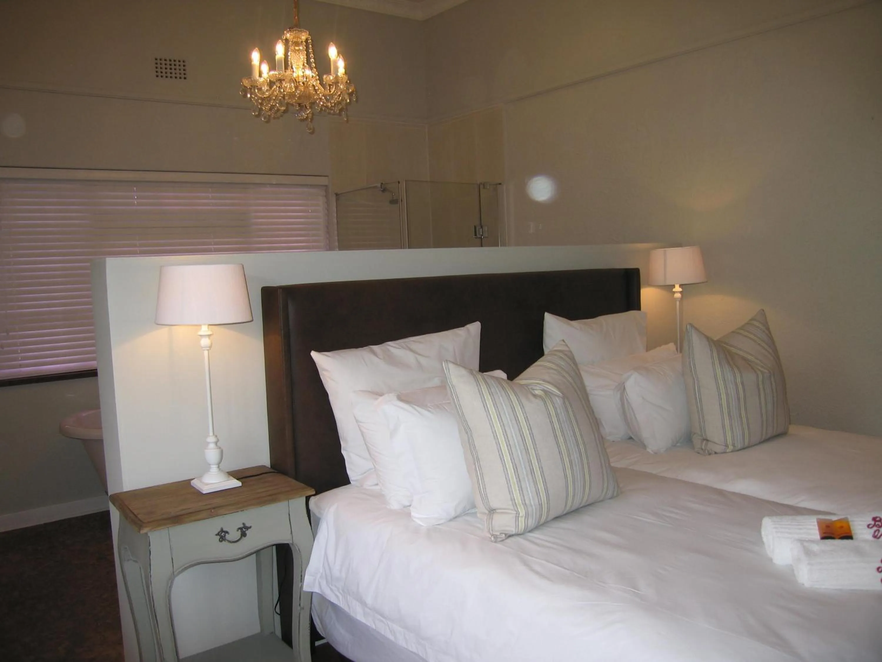 Decorative detail, Bed in Beaufort Manor Country Lodge